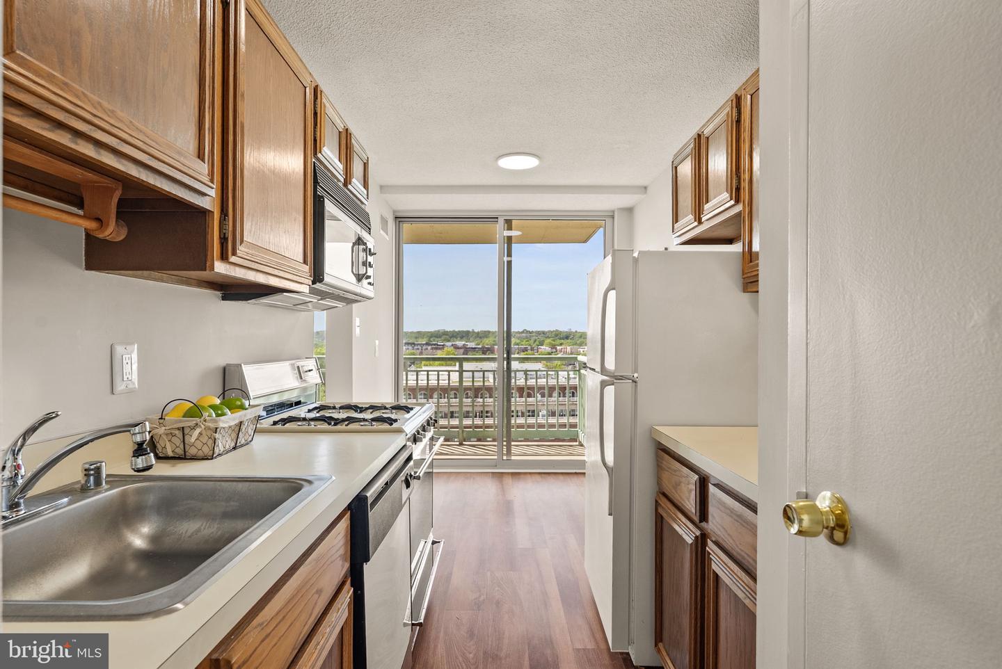 501 SLATERS LN #1016, ALEXANDRIA, Virginia 22314, 1 Bedroom Bedrooms, ,1 BathroomBathrooms,Residential,For sale,501 SLATERS LN #1016,VAAX2044510 MLS # VAAX2044510