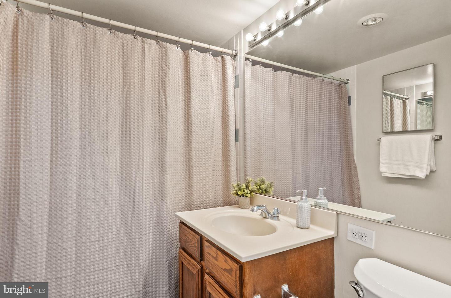 501 SLATERS LN #1016, ALEXANDRIA, Virginia 22314, 1 Bedroom Bedrooms, ,1 BathroomBathrooms,Residential,For sale,501 SLATERS LN #1016,VAAX2044510 MLS # VAAX2044510