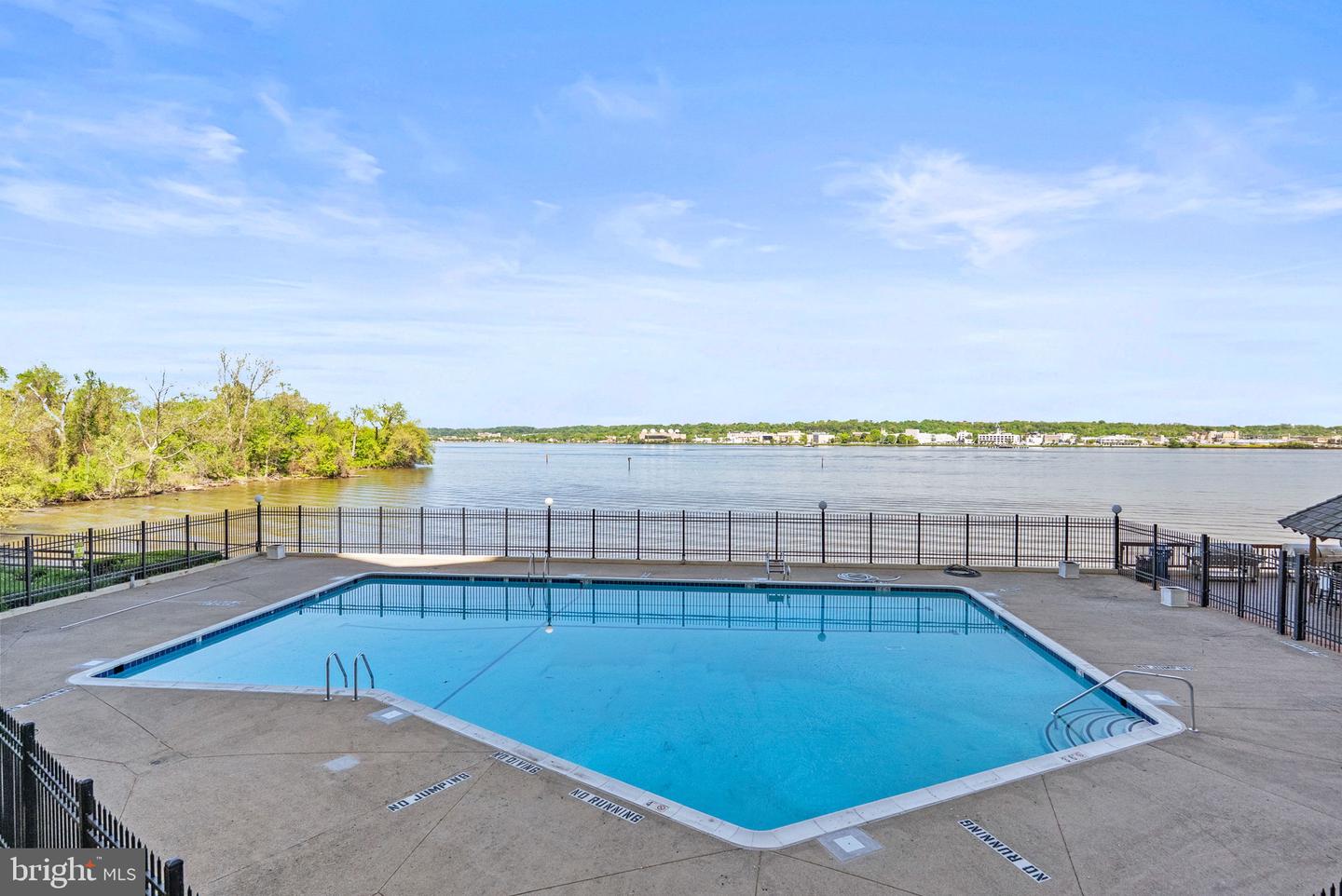 501 SLATERS LN #1016, ALEXANDRIA, Virginia 22314, 1 Bedroom Bedrooms, ,1 BathroomBathrooms,Residential,For sale,501 SLATERS LN #1016,VAAX2044510 MLS # VAAX2044510