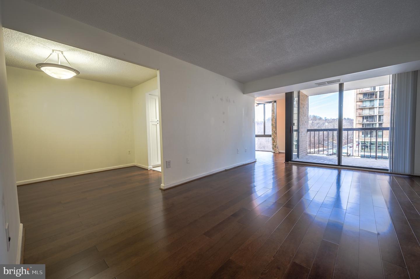 4500 FOUR MILE RUN DR #211, ARLINGTON, Virginia 22204, 1 Bedroom Bedrooms, ,1 BathroomBathrooms,Residential,For sale,4500 FOUR MILE RUN DR #211,VAAR2058024 MLS # VAAR2058024
