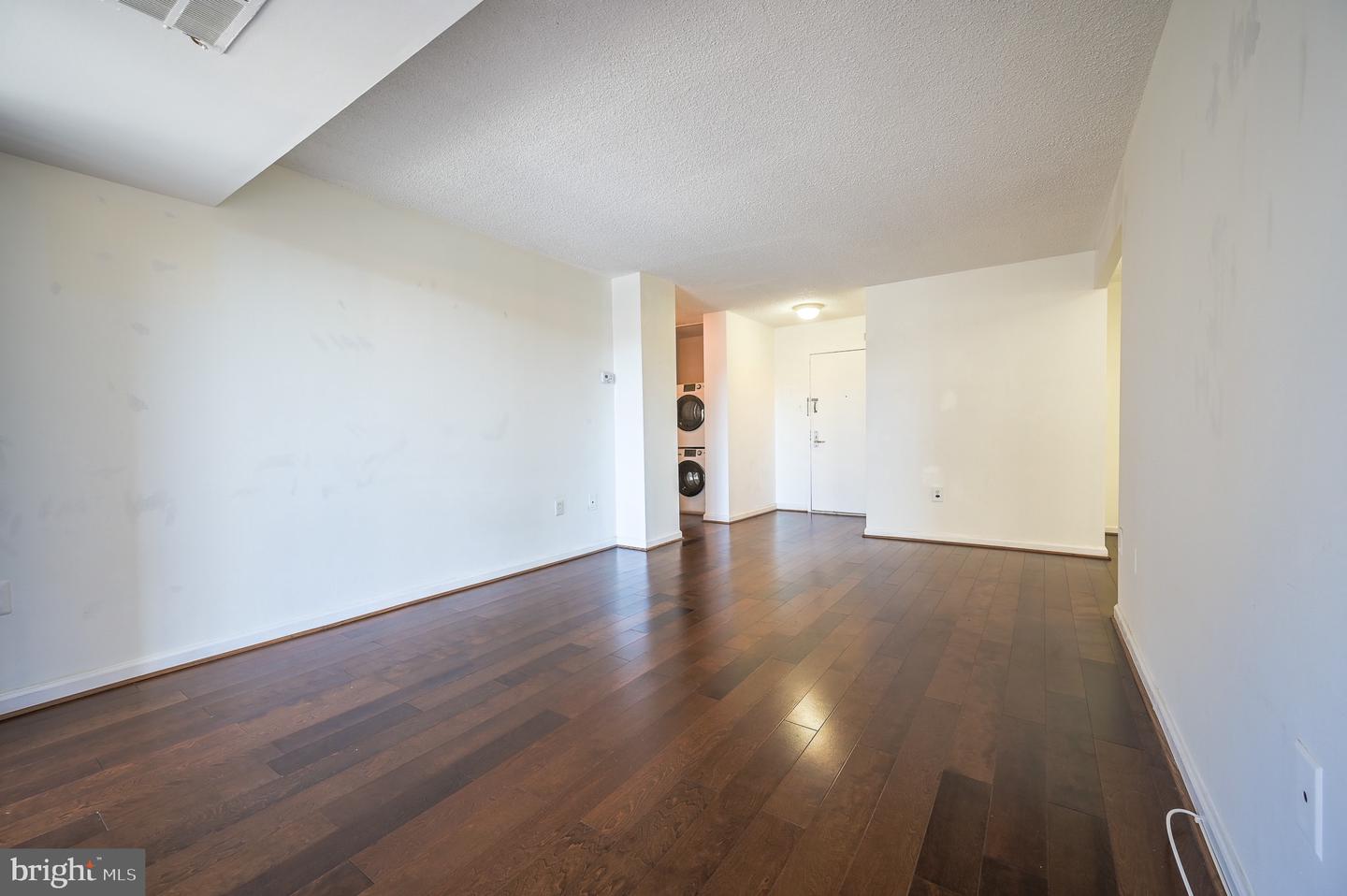 4500 FOUR MILE RUN DR #211, ARLINGTON, Virginia 22204, 1 Bedroom Bedrooms, ,1 BathroomBathrooms,Residential,For sale,4500 FOUR MILE RUN DR #211,VAAR2058024 MLS # VAAR2058024