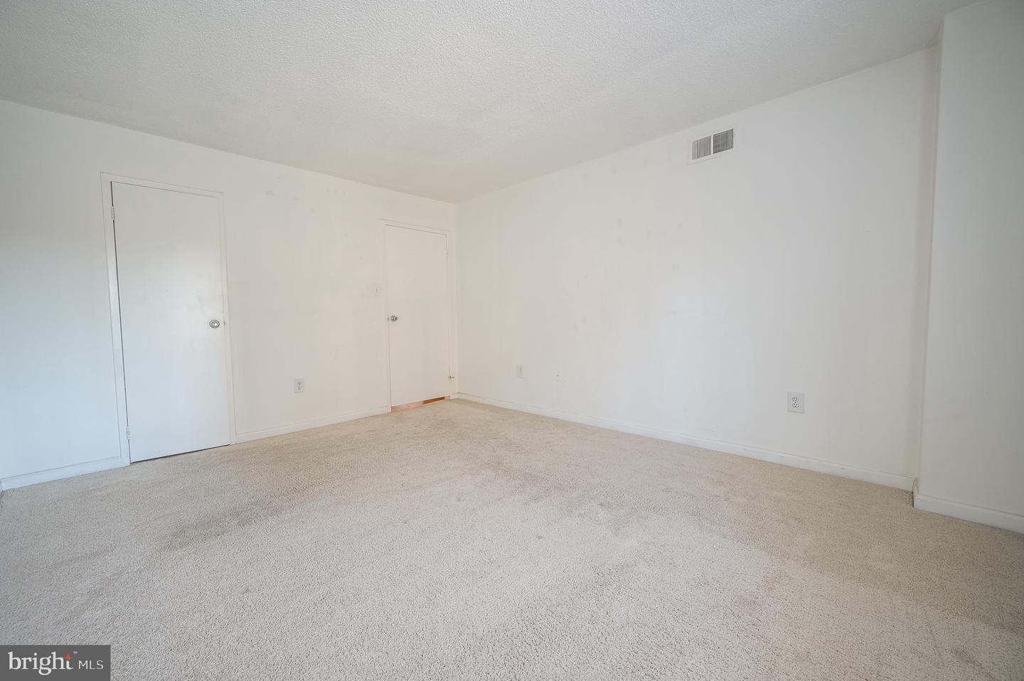 4500 FOUR MILE RUN DR #211, ARLINGTON, Virginia 22204, 1 Bedroom Bedrooms, ,1 BathroomBathrooms,Residential,For sale,4500 FOUR MILE RUN DR #211,VAAR2058024 MLS # VAAR2058024