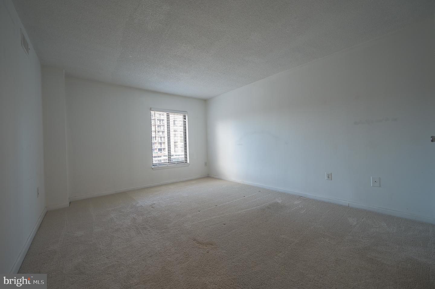 4500 FOUR MILE RUN DR #211, ARLINGTON, Virginia 22204, 1 Bedroom Bedrooms, ,1 BathroomBathrooms,Residential,For sale,4500 FOUR MILE RUN DR #211,VAAR2058024 MLS # VAAR2058024