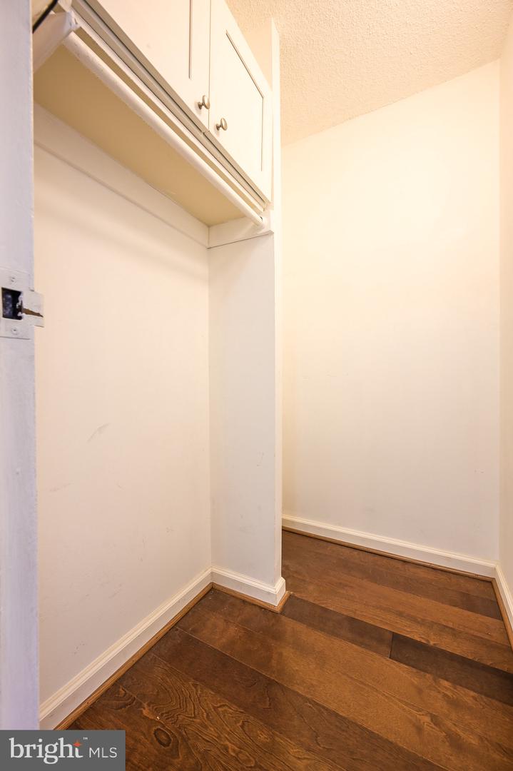 4500 FOUR MILE RUN DR #211, ARLINGTON, Virginia 22204, 1 Bedroom Bedrooms, ,1 BathroomBathrooms,Residential,For sale,4500 FOUR MILE RUN DR #211,VAAR2058024 MLS # VAAR2058024