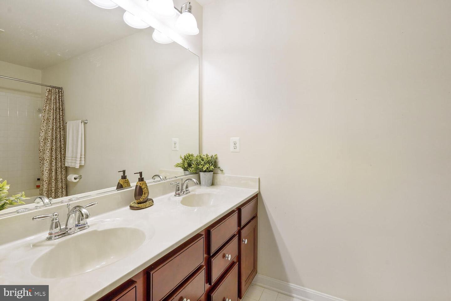 3441 EAGLE RIDGE DR, WOODBRIDGE, Virginia 22191, 5 Bedrooms Bedrooms, 10 Rooms Rooms,3 BathroomsBathrooms,Residential,For sale,3441 EAGLE RIDGE DR,VAPW2095650 MLS # VAPW2095650
