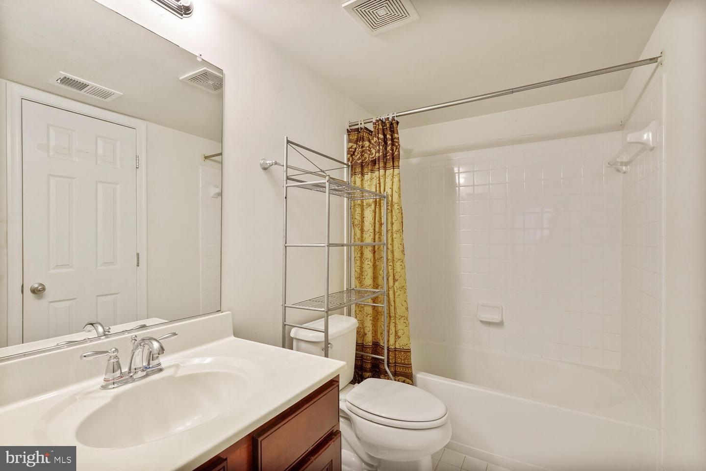 3441 EAGLE RIDGE DR, WOODBRIDGE, Virginia 22191, 5 Bedrooms Bedrooms, 10 Rooms Rooms,3 BathroomsBathrooms,Residential,For sale,3441 EAGLE RIDGE DR,VAPW2095650 MLS # VAPW2095650