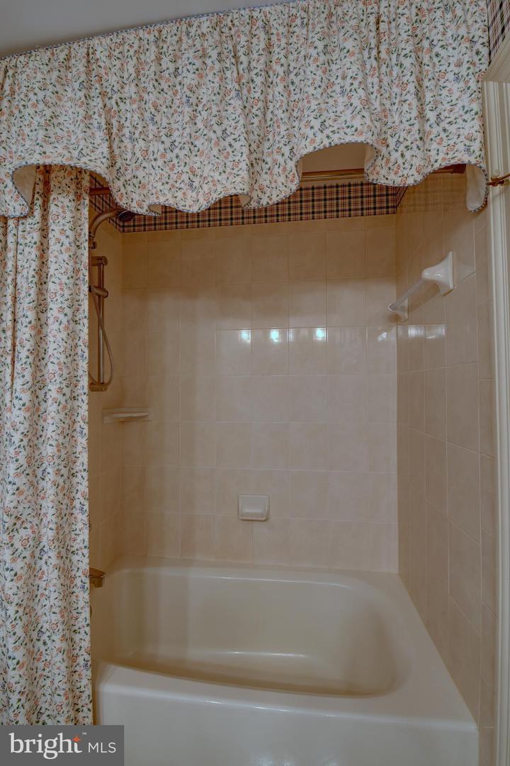6501 CLIFTON RD, CLIFTON, Virginia 20124, 5 Bedrooms Bedrooms, ,4 BathroomsBathrooms,Residential,For sale,6501 CLIFTON RD,VAFX2243532 MLS # VAFX2243532