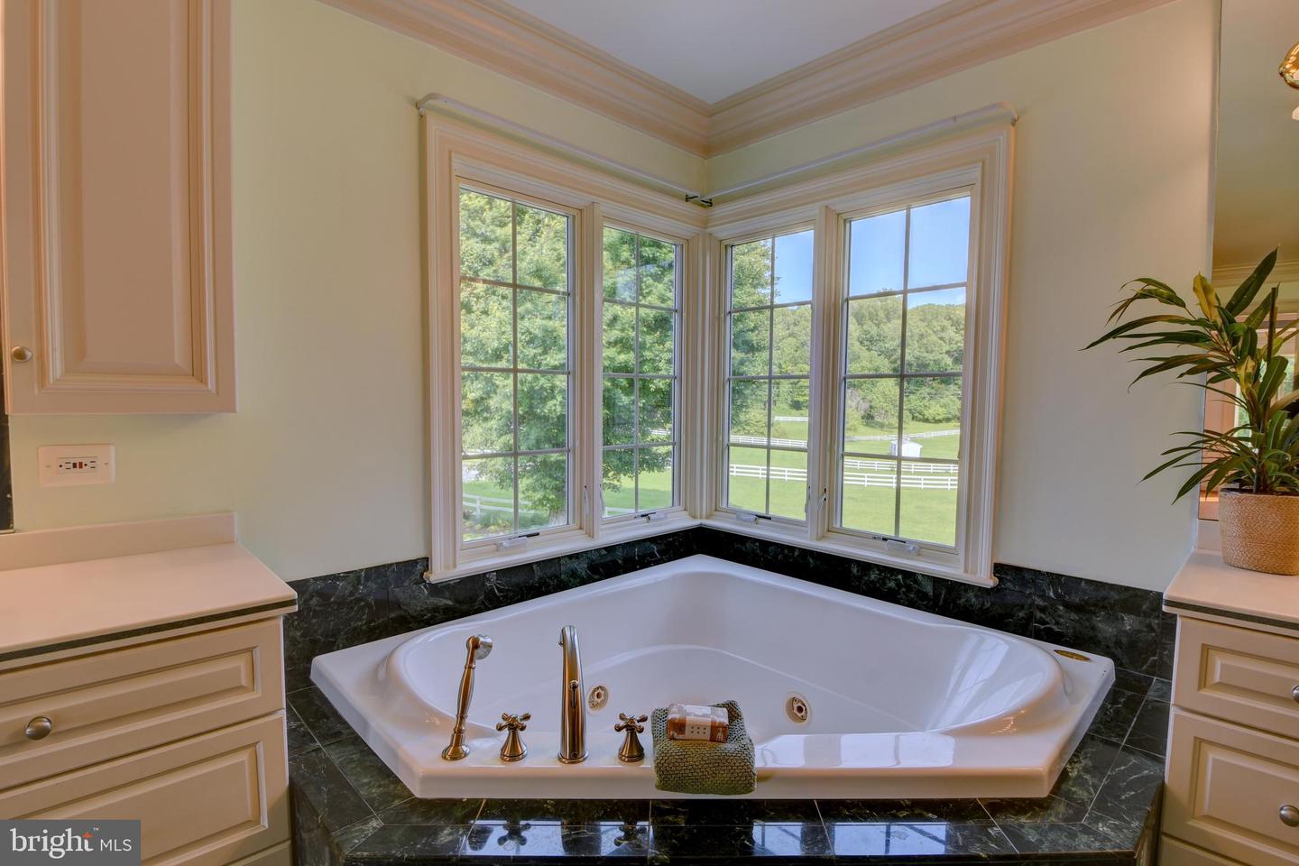 6501 CLIFTON RD, CLIFTON, Virginia 20124, 5 Bedrooms Bedrooms, ,4 BathroomsBathrooms,Residential,For sale,6501 CLIFTON RD,VAFX2243532 MLS # VAFX2243532