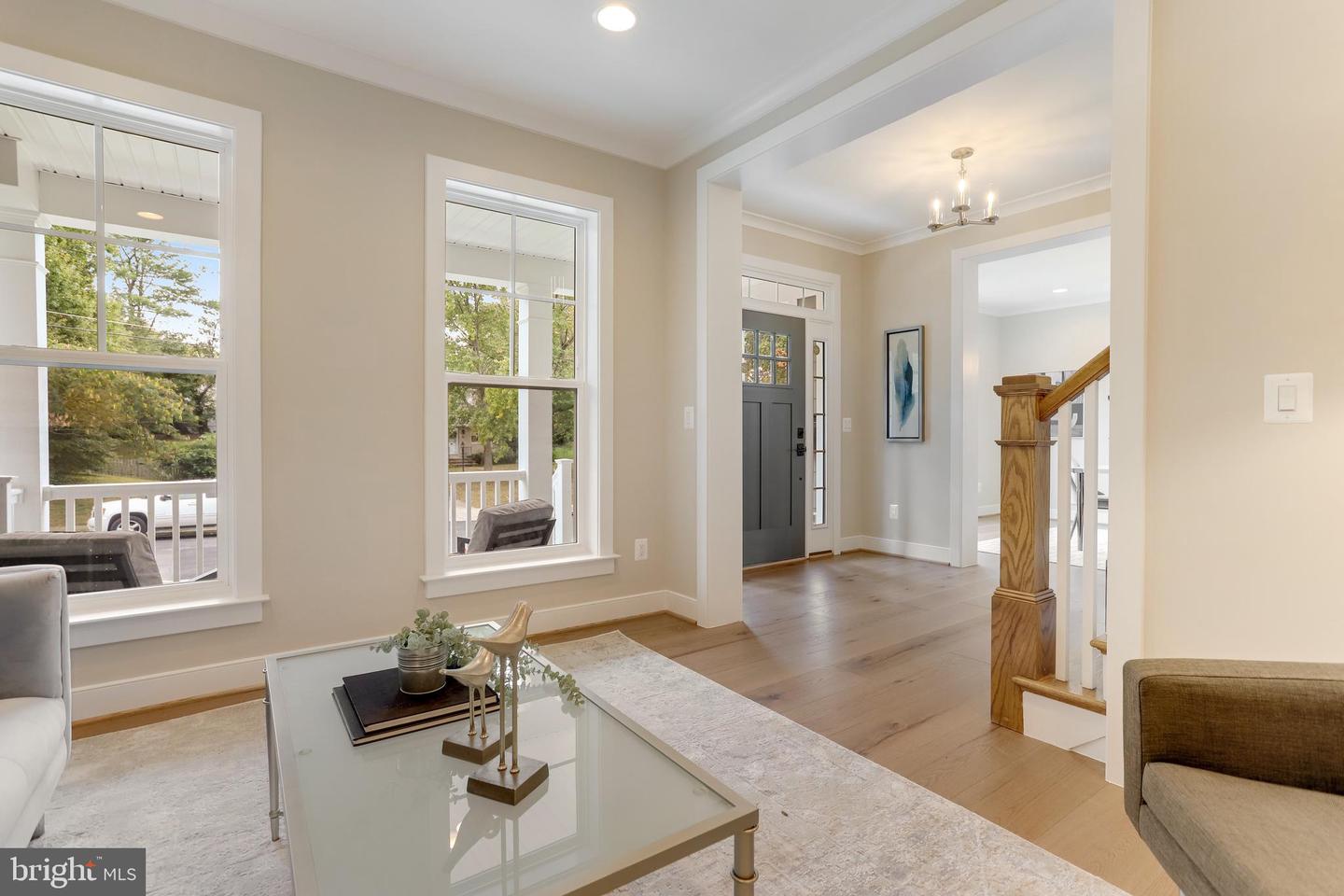 806 MEADOW LN SW, VIENNA, Virginia 22180, 4 Bedrooms Bedrooms, ,4 BathroomsBathrooms,Residential,For sale,806 MEADOW LN SW,VAFX2244278 MLS # VAFX2244278