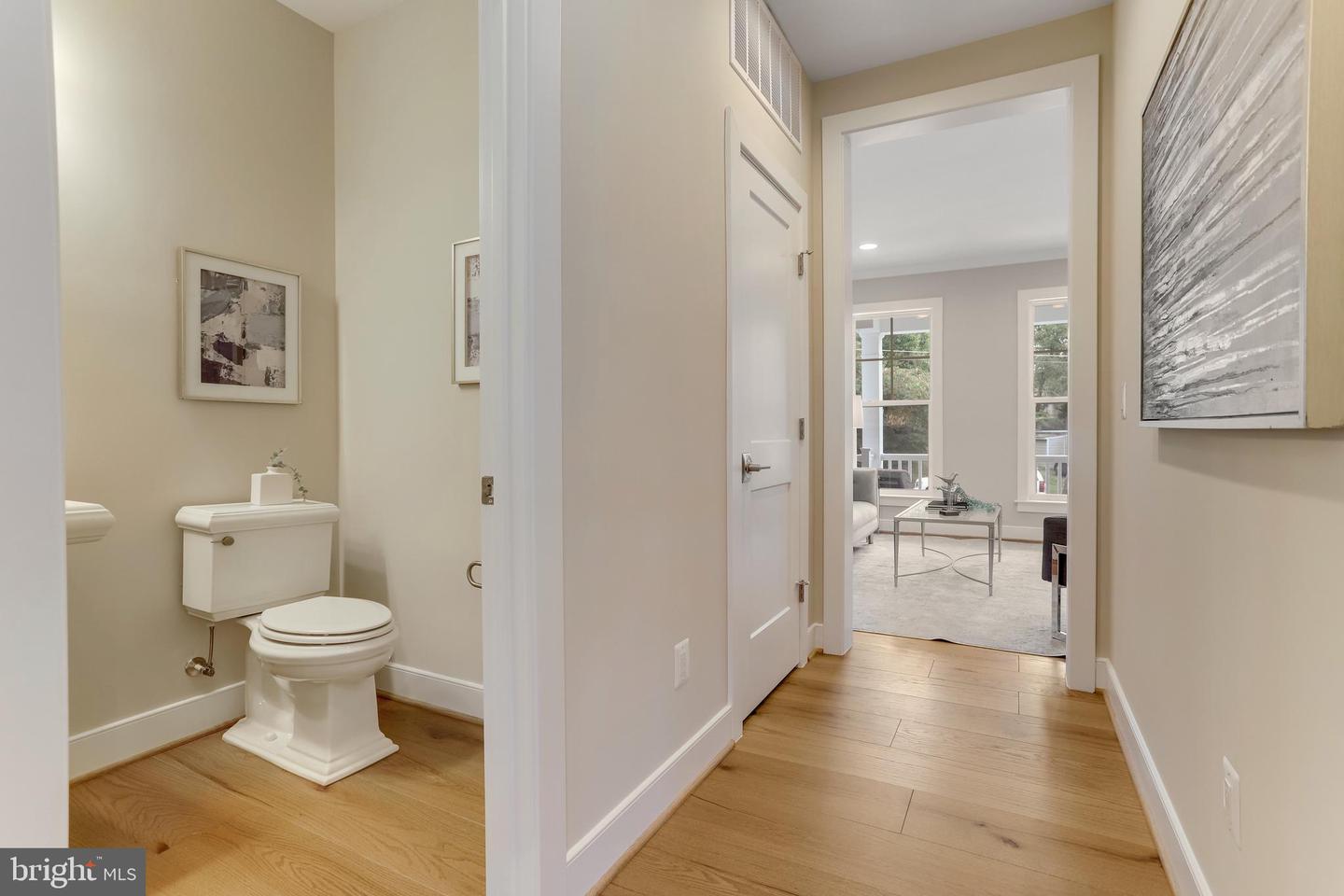 806 MEADOW LN SW, VIENNA, Virginia 22180, 4 Bedrooms Bedrooms, ,4 BathroomsBathrooms,Residential,For sale,806 MEADOW LN SW,VAFX2244278 MLS # VAFX2244278