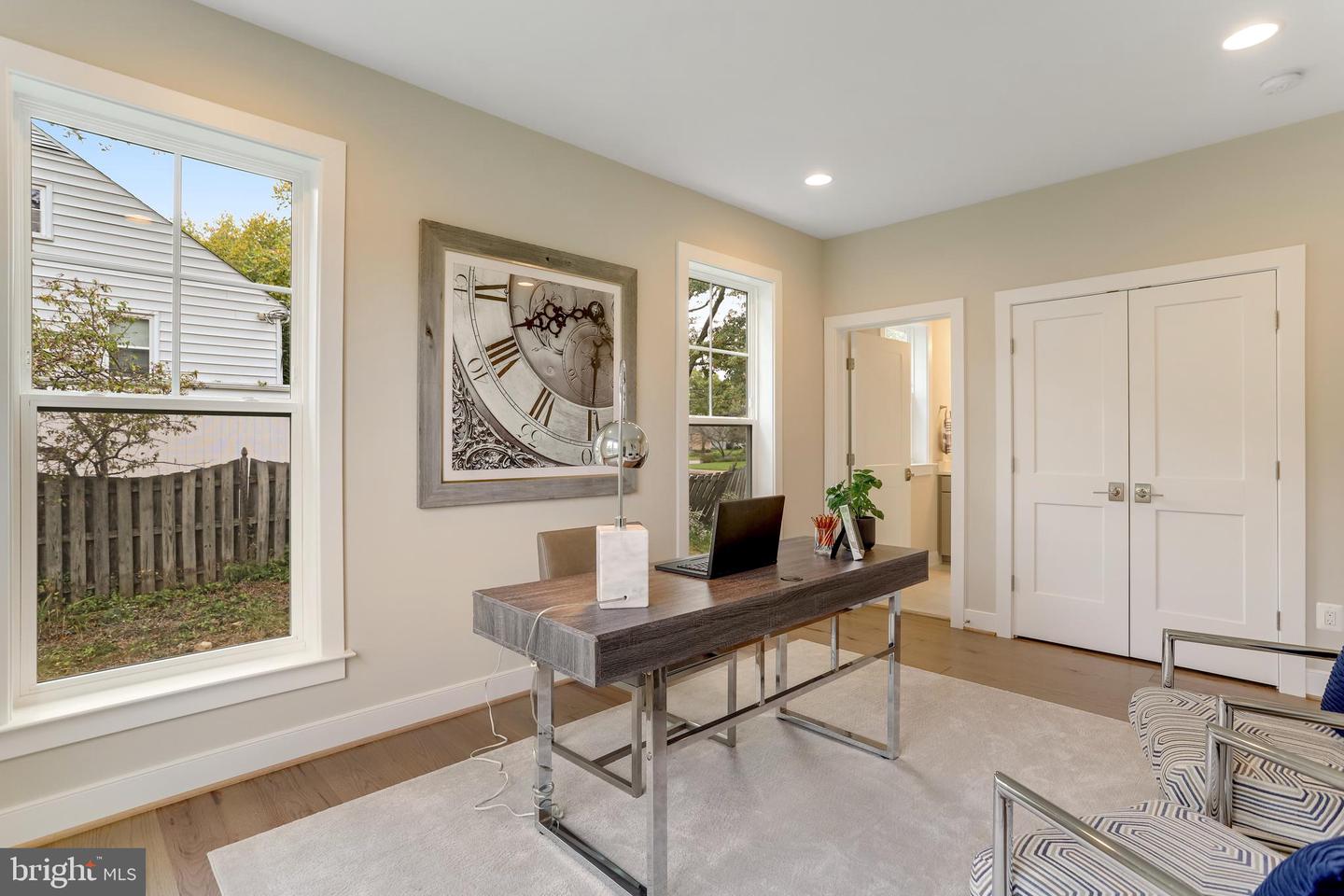 806 MEADOW LN SW, VIENNA, Virginia 22180, 4 Bedrooms Bedrooms, ,4 BathroomsBathrooms,Residential,For sale,806 MEADOW LN SW,VAFX2244278 MLS # VAFX2244278