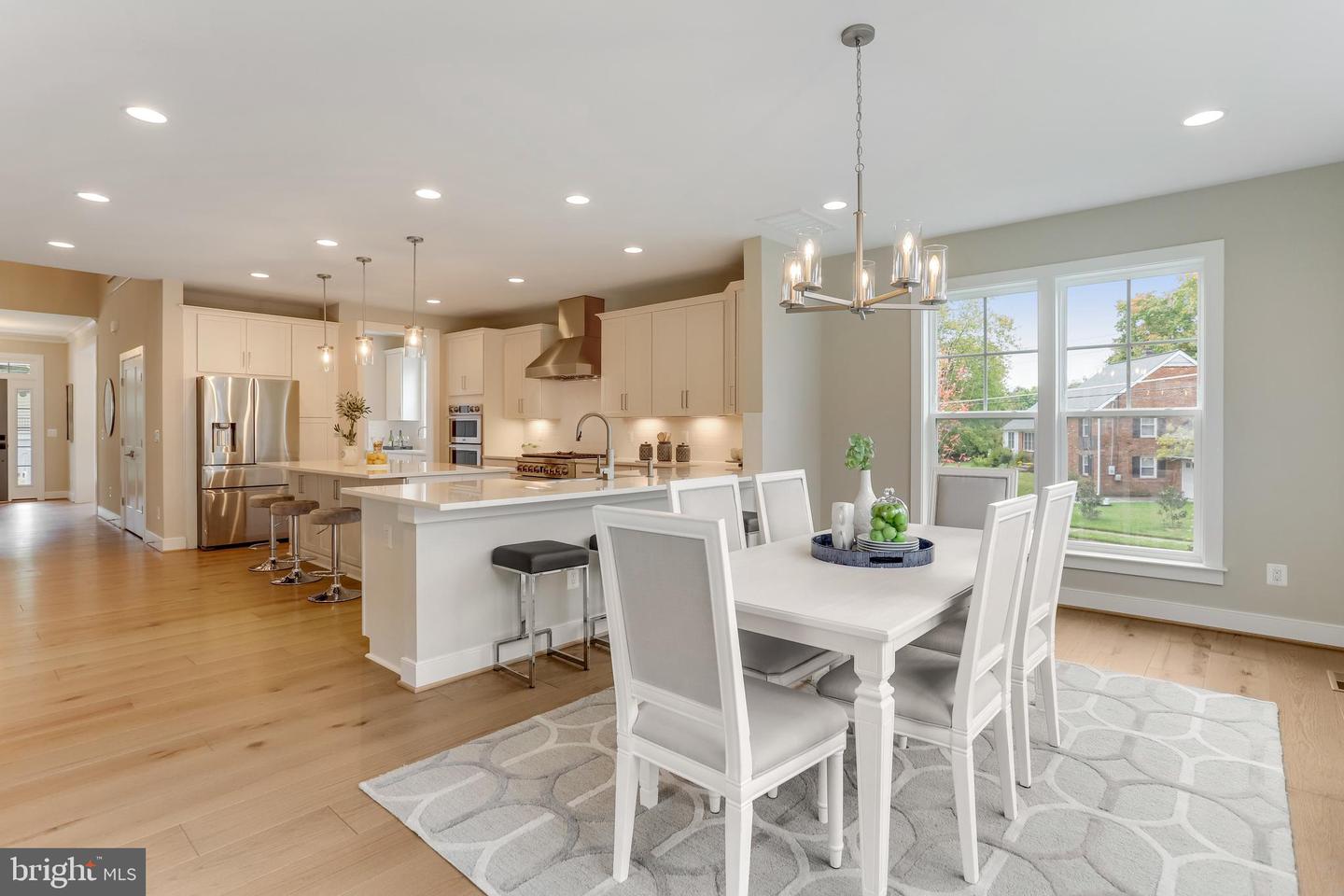 806 MEADOW LN SW, VIENNA, Virginia 22180, 4 Bedrooms Bedrooms, ,4 BathroomsBathrooms,Residential,For sale,806 MEADOW LN SW,VAFX2244278 MLS # VAFX2244278