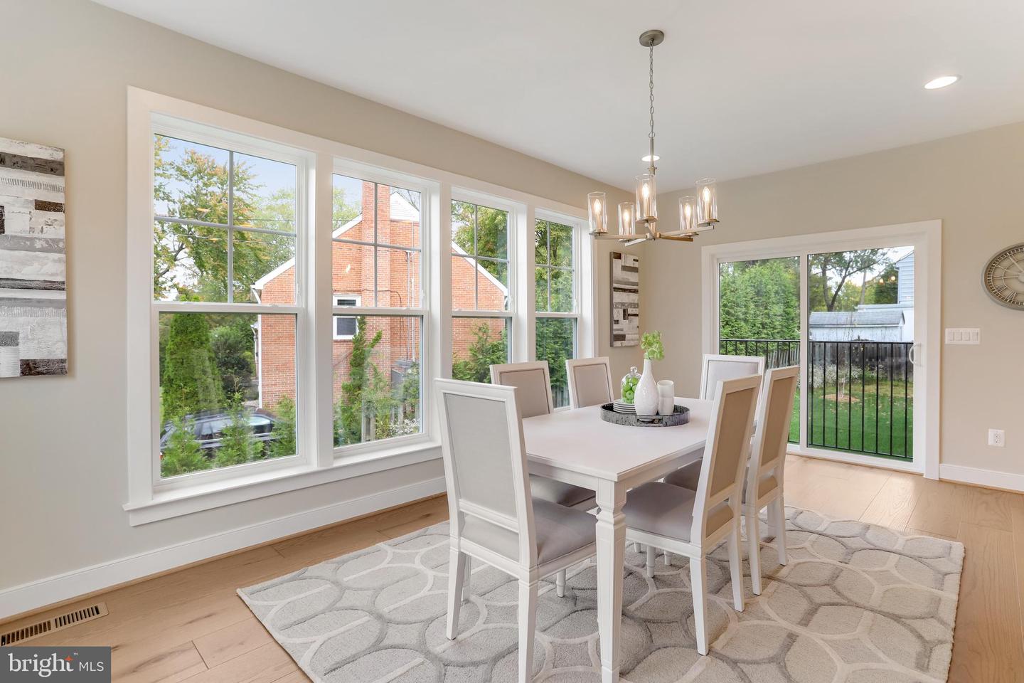 806 MEADOW LN SW, VIENNA, Virginia 22180, 4 Bedrooms Bedrooms, ,4 BathroomsBathrooms,Residential,For sale,806 MEADOW LN SW,VAFX2244278 MLS # VAFX2244278
