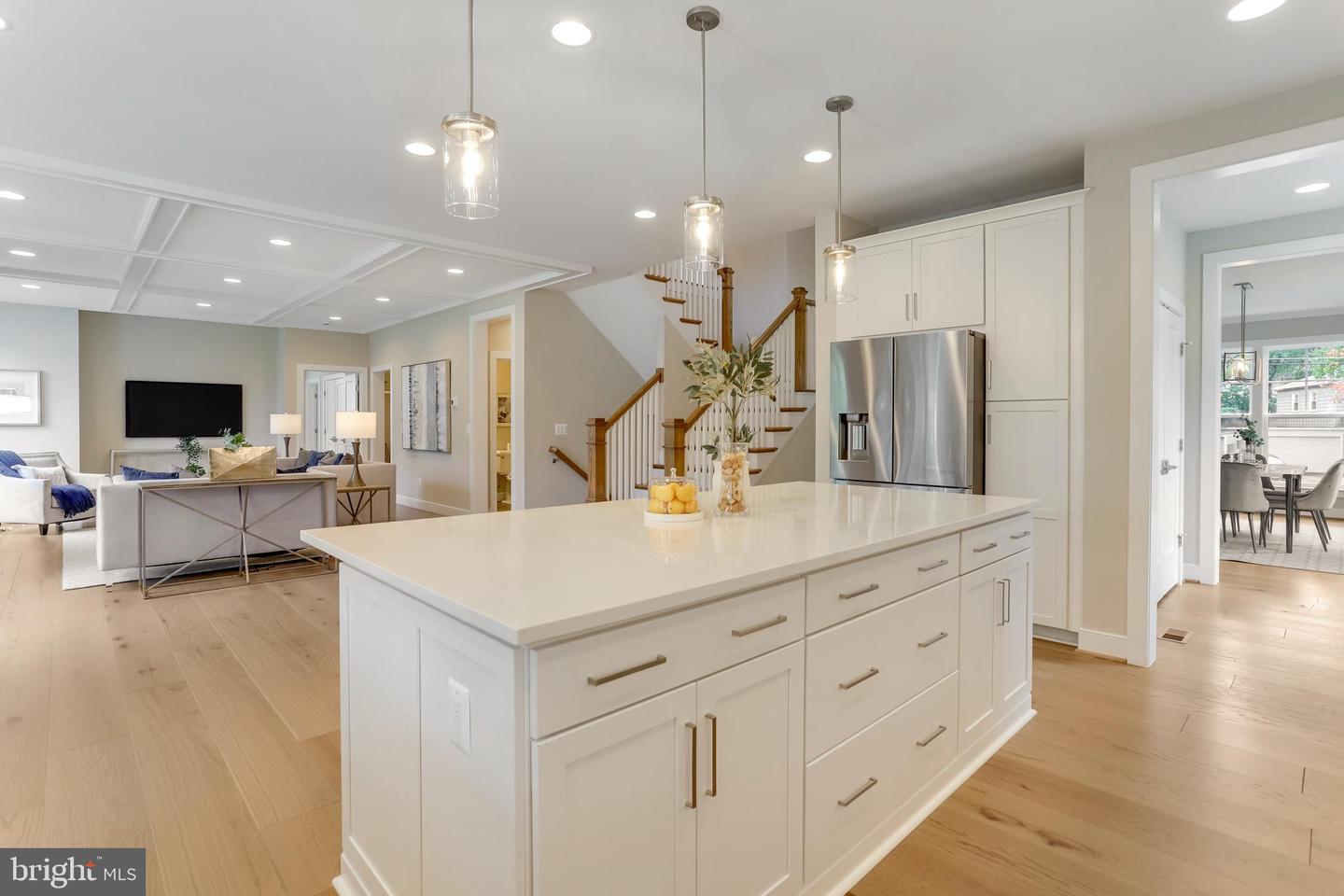 806 MEADOW LN SW, VIENNA, Virginia 22180, 4 Bedrooms Bedrooms, ,4 BathroomsBathrooms,Residential,For sale,806 MEADOW LN SW,VAFX2244278 MLS # VAFX2244278