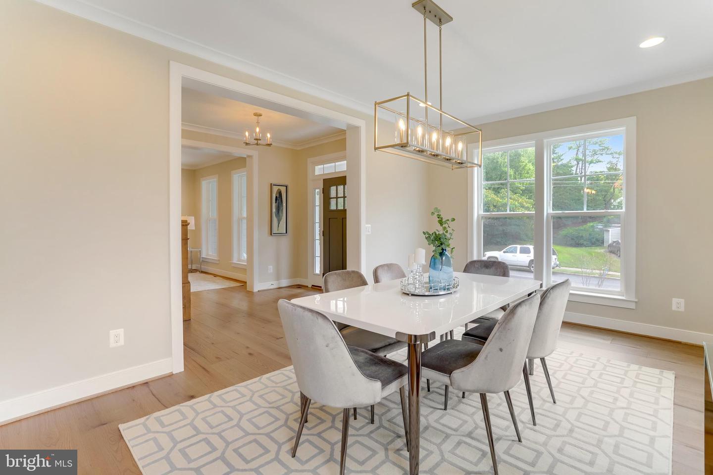 806 MEADOW LN SW, VIENNA, Virginia 22180, 4 Bedrooms Bedrooms, ,4 BathroomsBathrooms,Residential,For sale,806 MEADOW LN SW,VAFX2244278 MLS # VAFX2244278