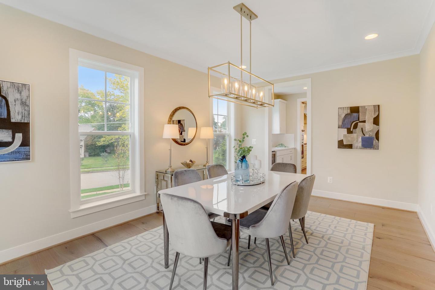 806 MEADOW LN SW, VIENNA, Virginia 22180, 4 Bedrooms Bedrooms, ,4 BathroomsBathrooms,Residential,For sale,806 MEADOW LN SW,VAFX2244278 MLS # VAFX2244278
