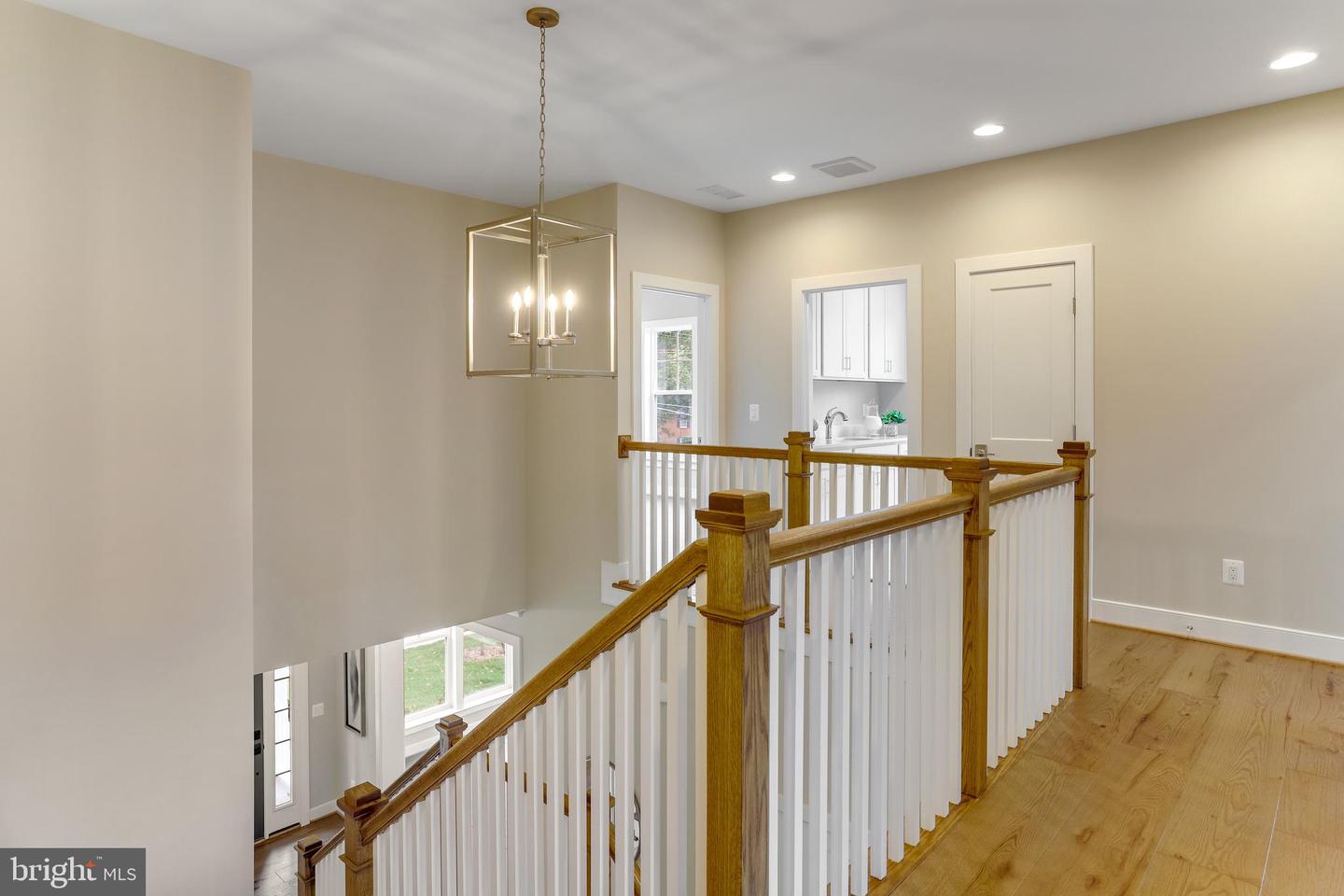 806 MEADOW LN SW, VIENNA, Virginia 22180, 4 Bedrooms Bedrooms, ,4 BathroomsBathrooms,Residential,For sale,806 MEADOW LN SW,VAFX2244278 MLS # VAFX2244278