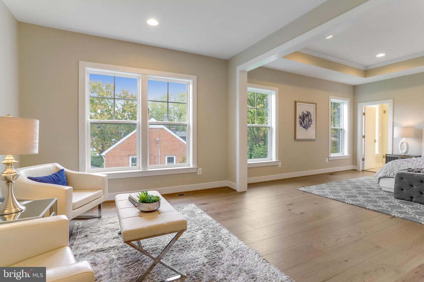 806 MEADOW LN SW, VIENNA, Virginia 22180, 4 Bedrooms Bedrooms, ,4 BathroomsBathrooms,Residential,For sale,806 MEADOW LN SW,VAFX2244278 MLS # VAFX2244278