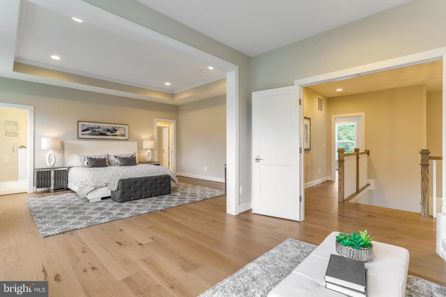 806 MEADOW LN SW, VIENNA, Virginia 22180, 4 Bedrooms Bedrooms, ,4 BathroomsBathrooms,Residential,For sale,806 MEADOW LN SW,VAFX2244278 MLS # VAFX2244278