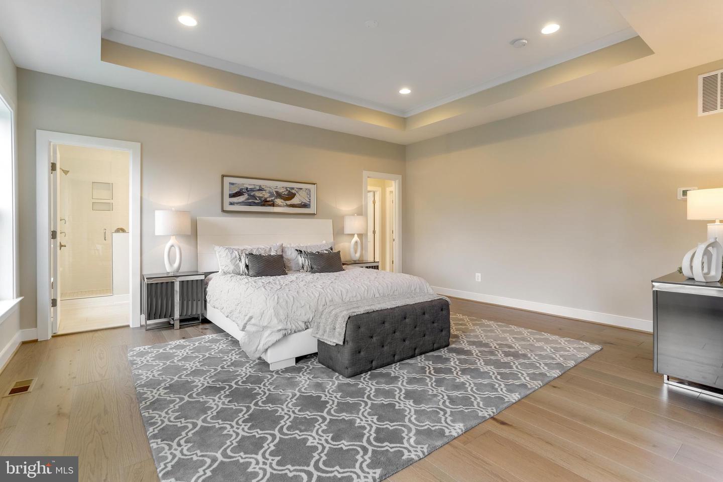 806 MEADOW LN SW, VIENNA, Virginia 22180, 4 Bedrooms Bedrooms, ,4 BathroomsBathrooms,Residential,For sale,806 MEADOW LN SW,VAFX2244278 MLS # VAFX2244278