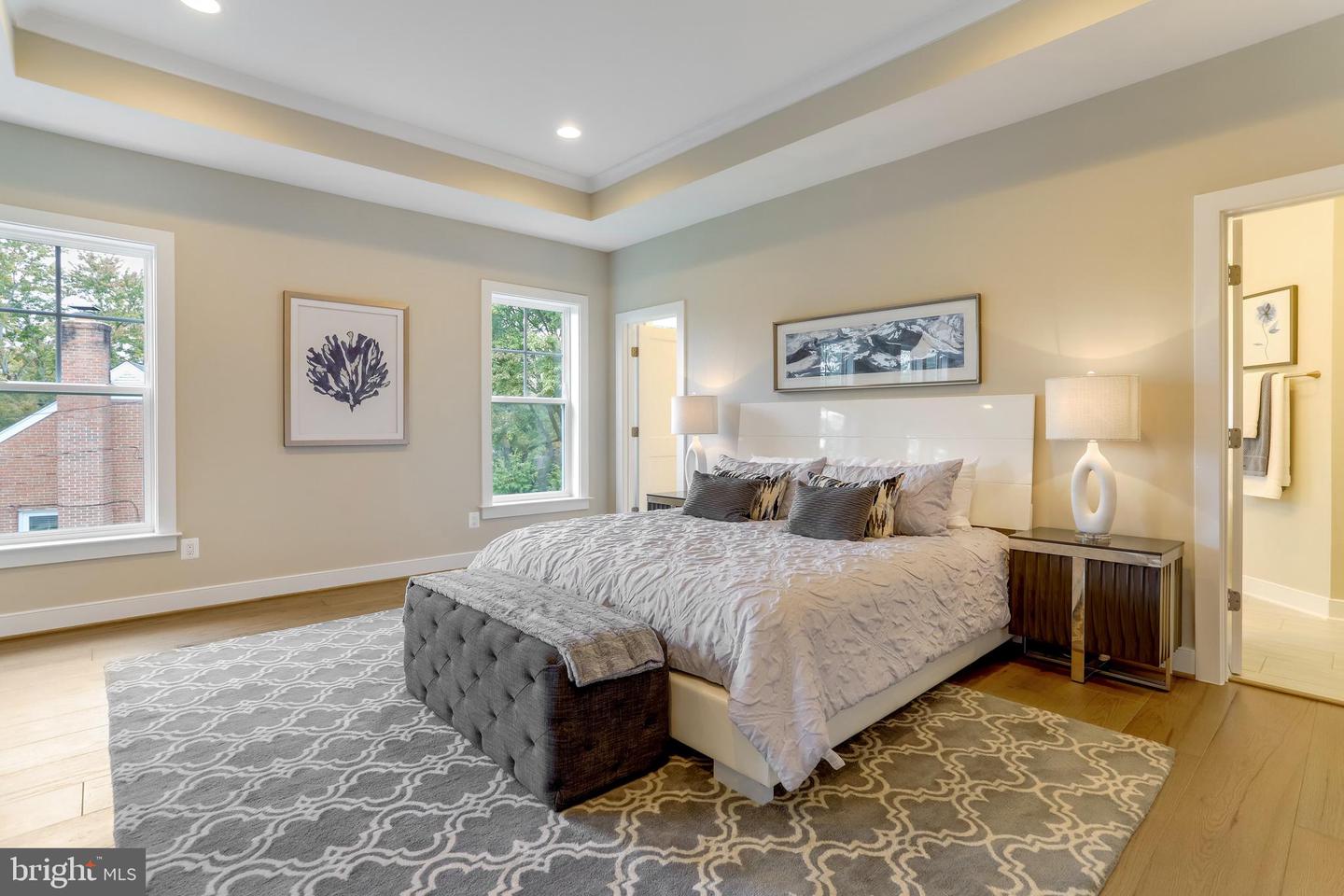 806 MEADOW LN SW, VIENNA, Virginia 22180, 4 Bedrooms Bedrooms, ,4 BathroomsBathrooms,Residential,For sale,806 MEADOW LN SW,VAFX2244278 MLS # VAFX2244278