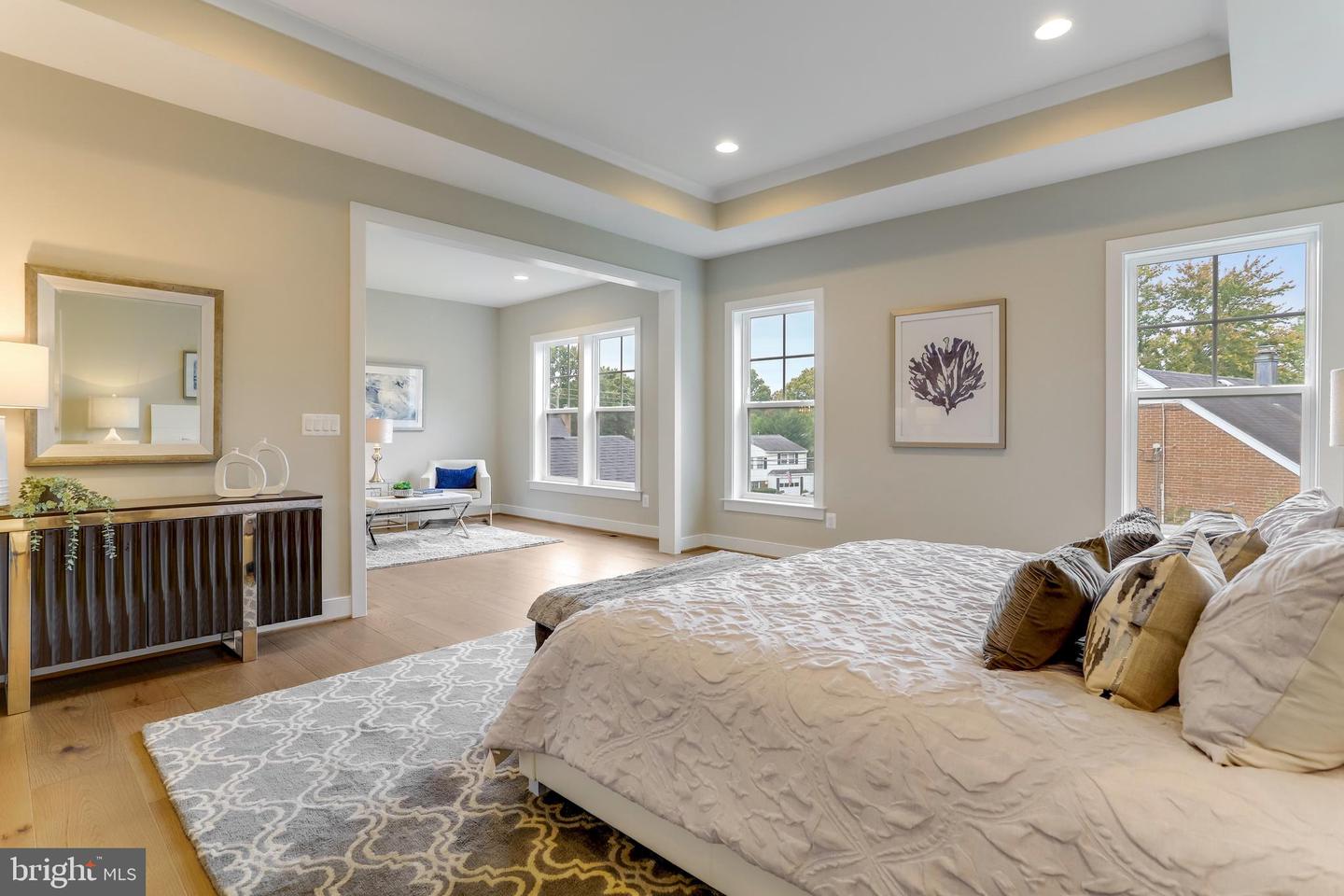 806 MEADOW LN SW, VIENNA, Virginia 22180, 4 Bedrooms Bedrooms, ,4 BathroomsBathrooms,Residential,For sale,806 MEADOW LN SW,VAFX2244278 MLS # VAFX2244278
