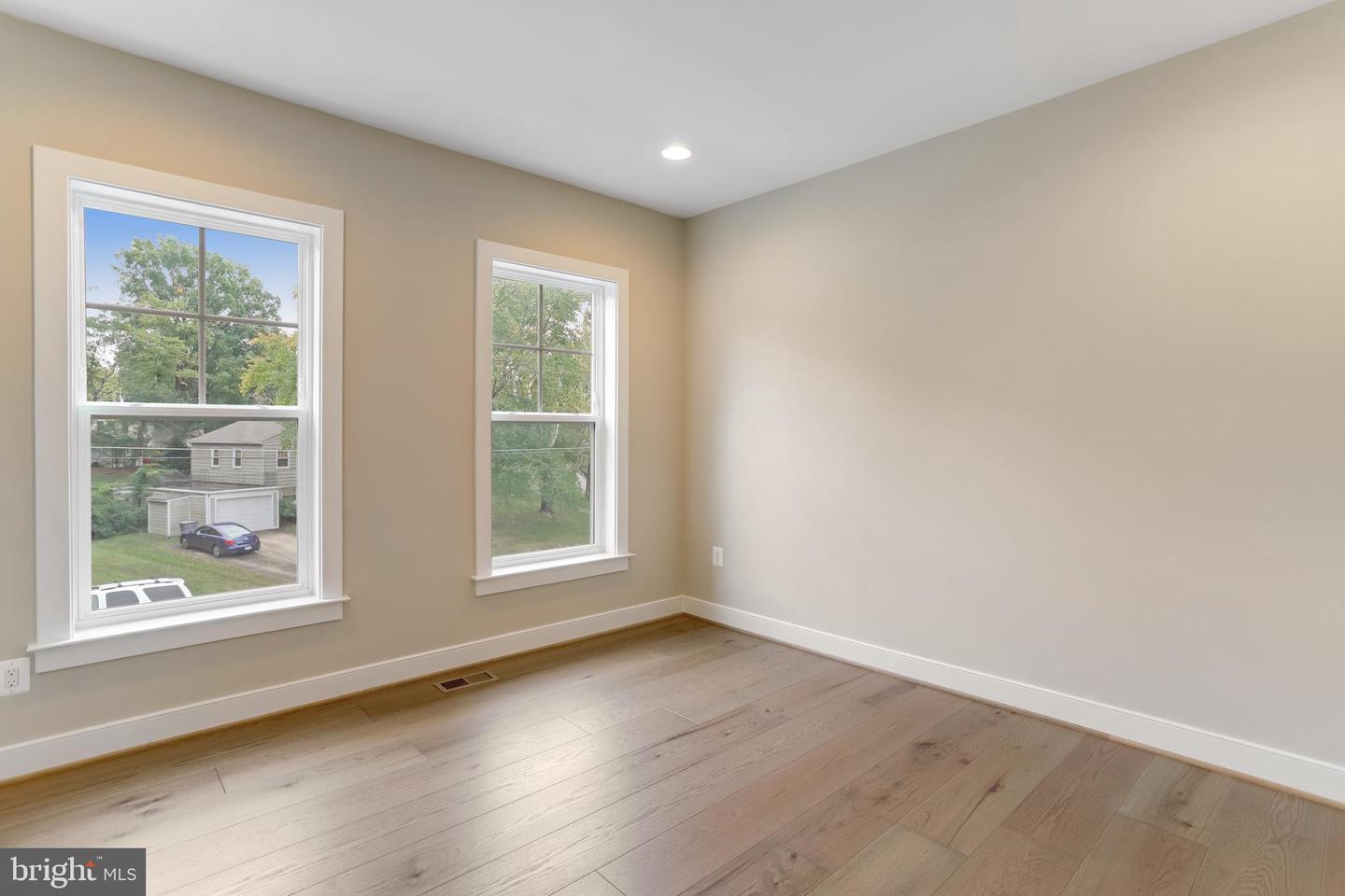 806 MEADOW LN SW, VIENNA, Virginia 22180, 4 Bedrooms Bedrooms, ,4 BathroomsBathrooms,Residential,For sale,806 MEADOW LN SW,VAFX2244278 MLS # VAFX2244278
