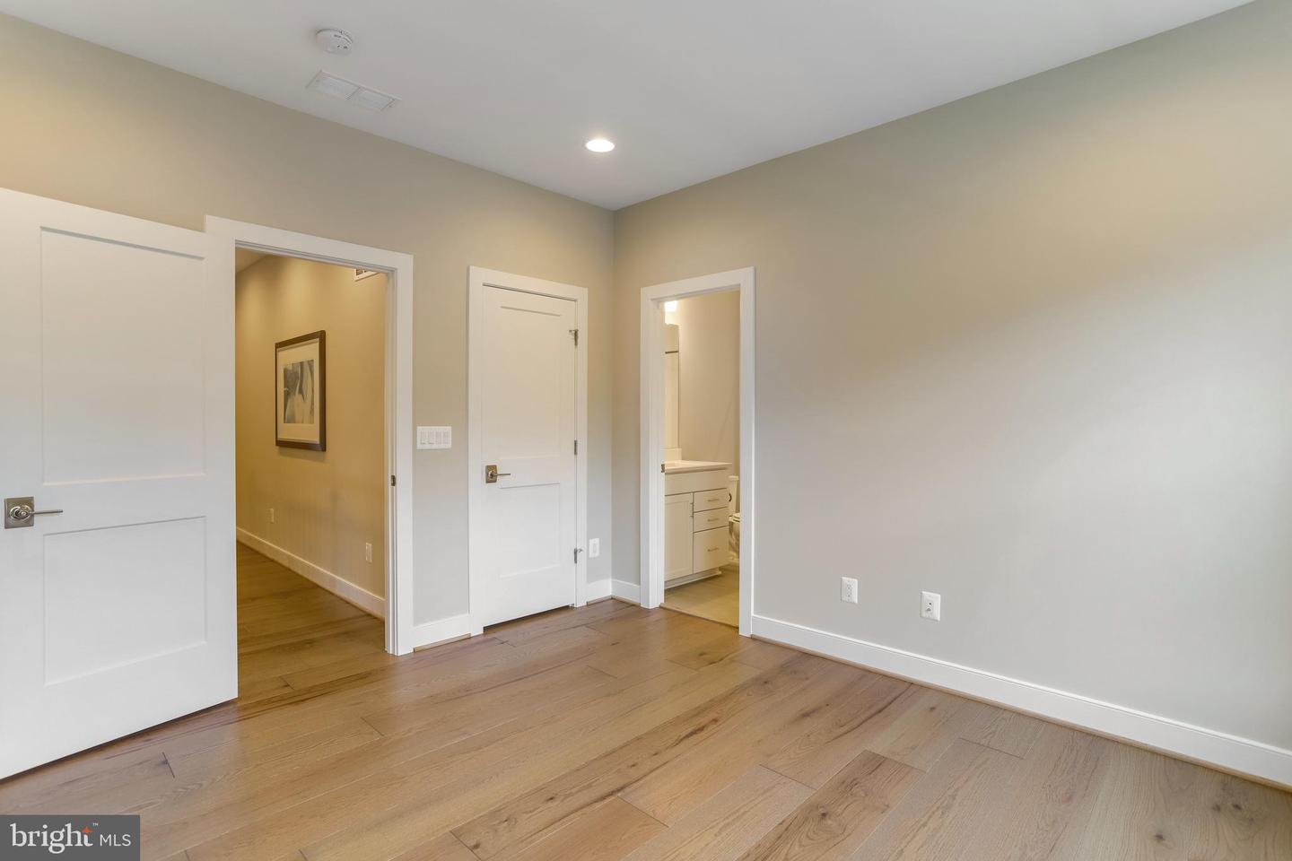 806 MEADOW LN SW, VIENNA, Virginia 22180, 4 Bedrooms Bedrooms, ,4 BathroomsBathrooms,Residential,For sale,806 MEADOW LN SW,VAFX2244278 MLS # VAFX2244278