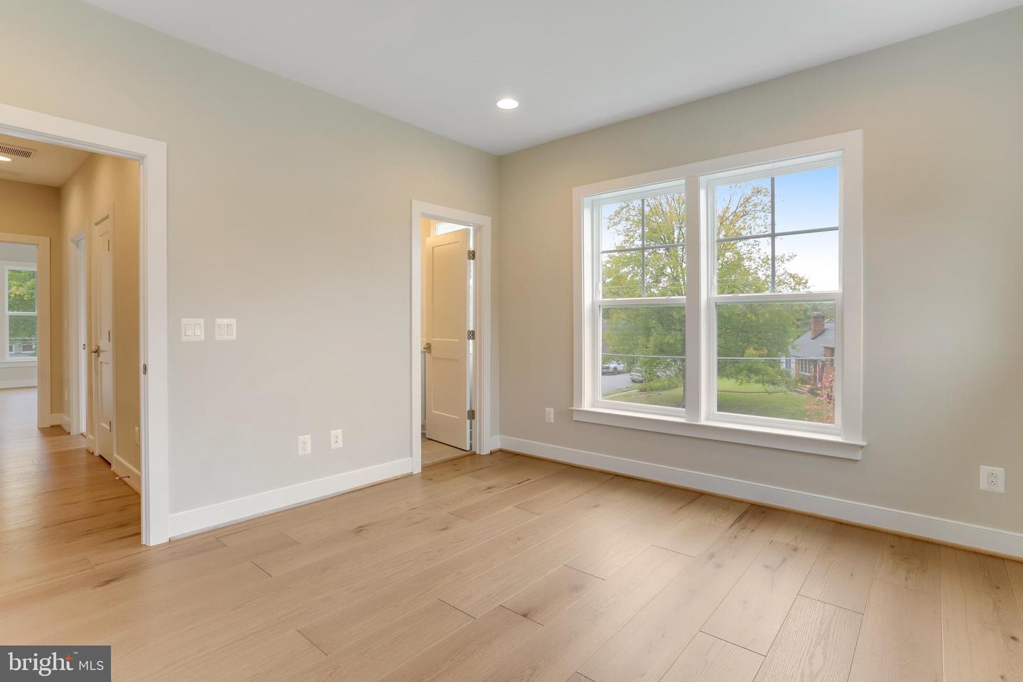 806 MEADOW LN SW, VIENNA, Virginia 22180, 4 Bedrooms Bedrooms, ,4 BathroomsBathrooms,Residential,For sale,806 MEADOW LN SW,VAFX2244278 MLS # VAFX2244278