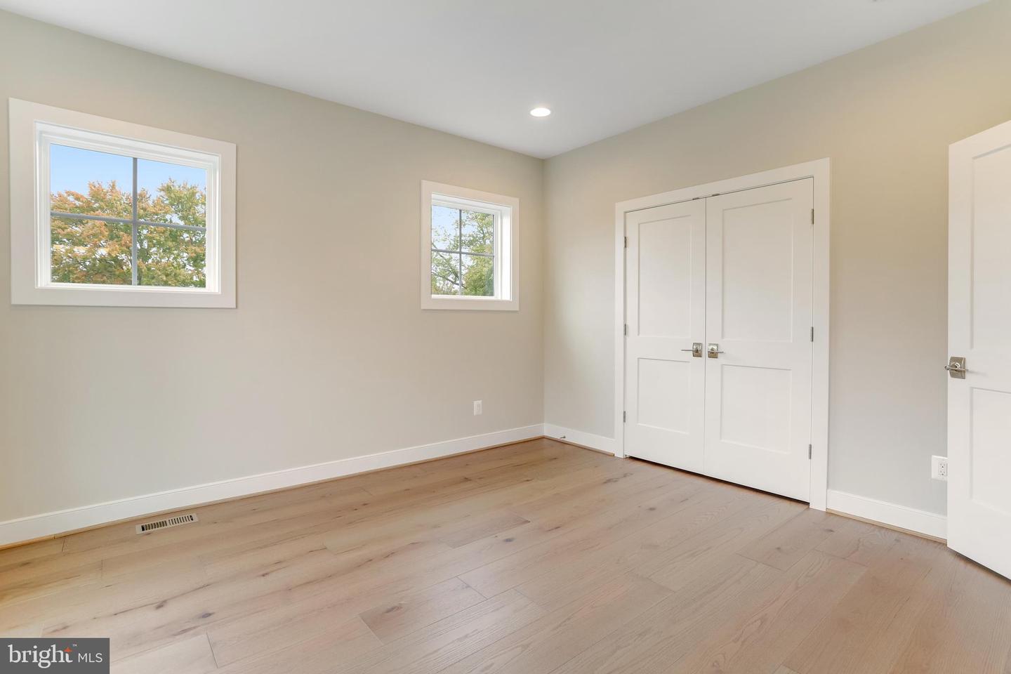 806 MEADOW LN SW, VIENNA, Virginia 22180, 4 Bedrooms Bedrooms, ,4 BathroomsBathrooms,Residential,For sale,806 MEADOW LN SW,VAFX2244278 MLS # VAFX2244278