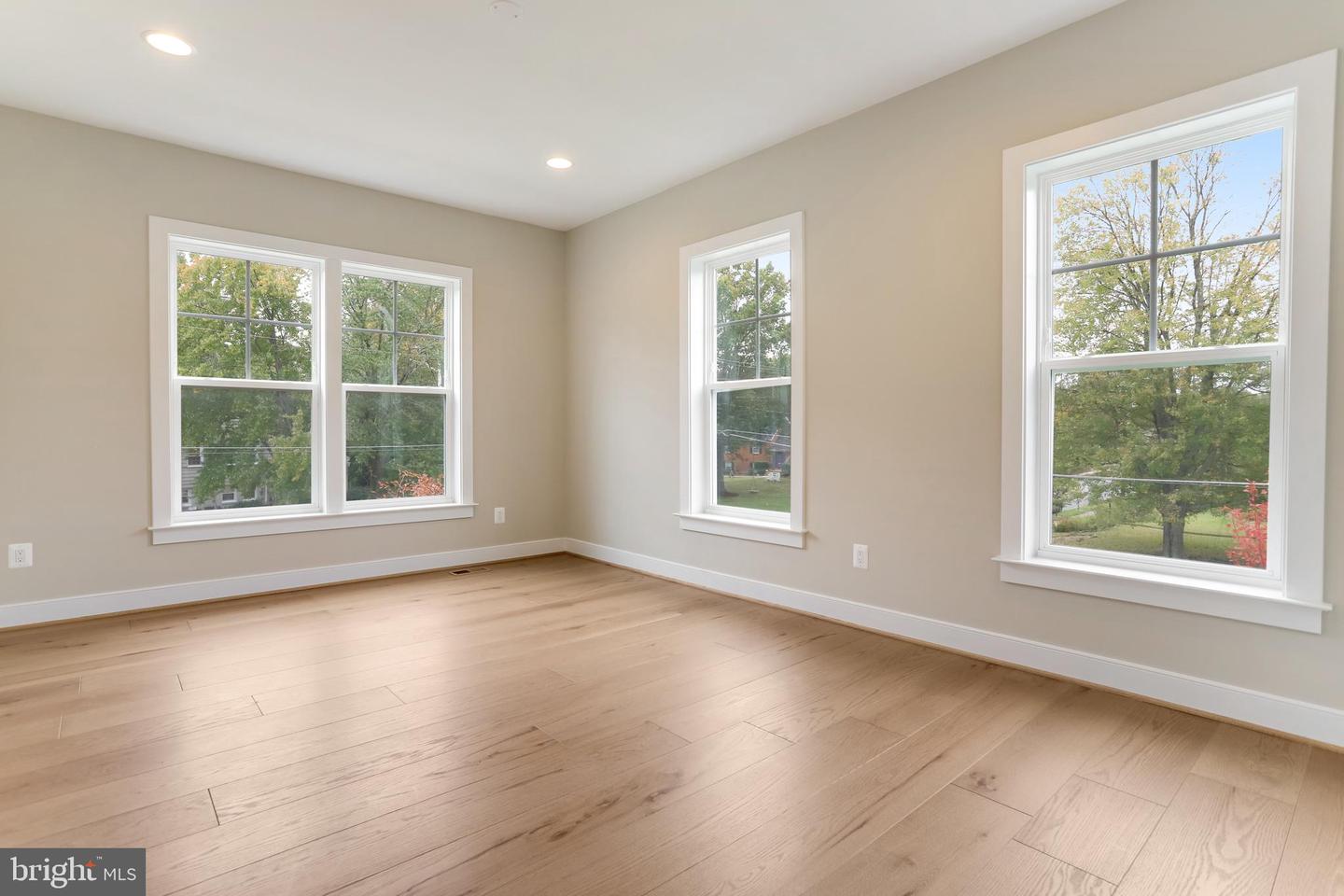 806 MEADOW LN SW, VIENNA, Virginia 22180, 4 Bedrooms Bedrooms, ,4 BathroomsBathrooms,Residential,For sale,806 MEADOW LN SW,VAFX2244278 MLS # VAFX2244278