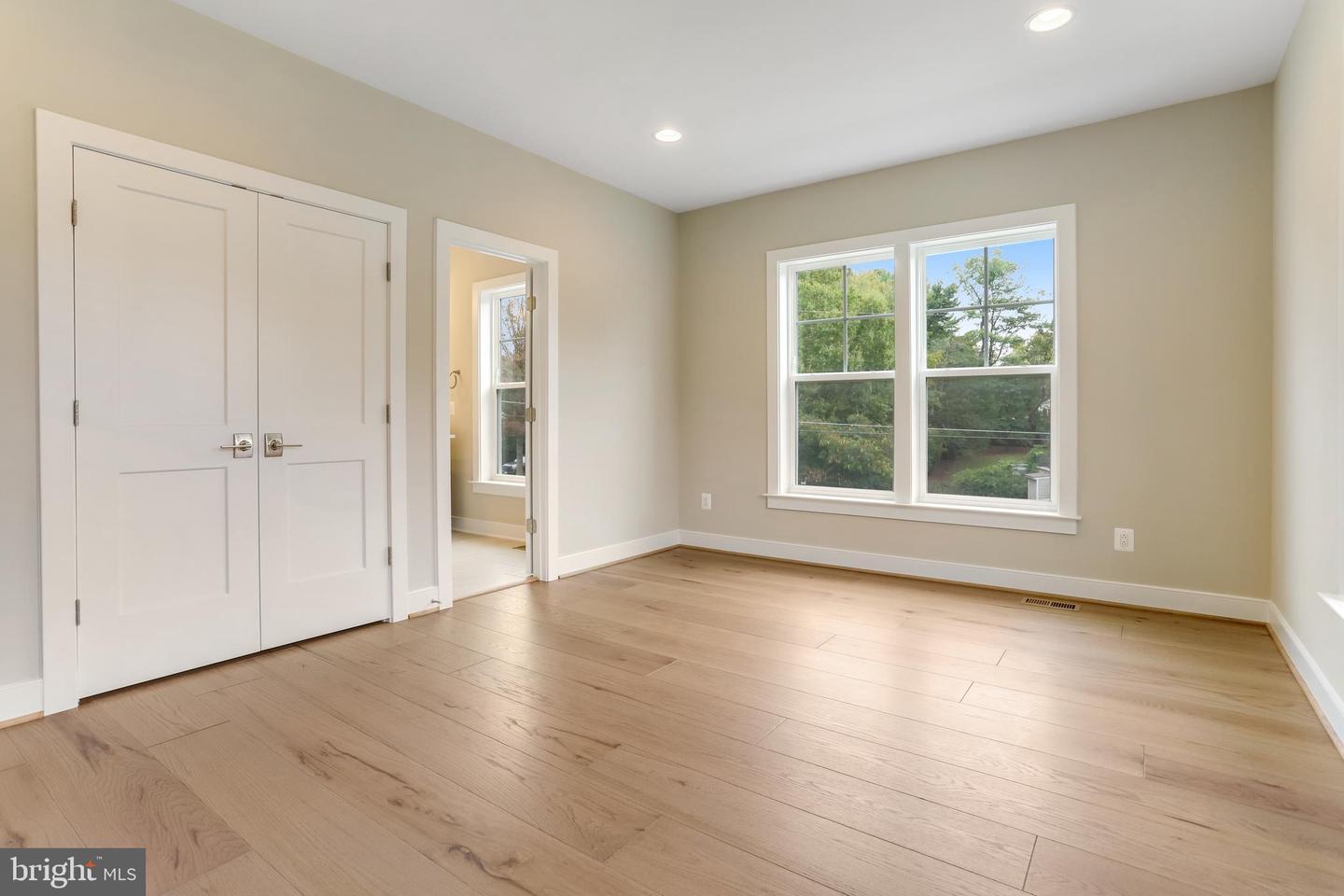 806 MEADOW LN SW, VIENNA, Virginia 22180, 4 Bedrooms Bedrooms, ,4 BathroomsBathrooms,Residential,For sale,806 MEADOW LN SW,VAFX2244278 MLS # VAFX2244278