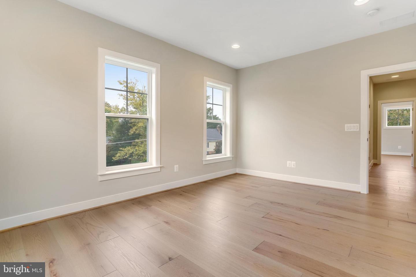 806 MEADOW LN SW, VIENNA, Virginia 22180, 4 Bedrooms Bedrooms, ,4 BathroomsBathrooms,Residential,For sale,806 MEADOW LN SW,VAFX2244278 MLS # VAFX2244278
