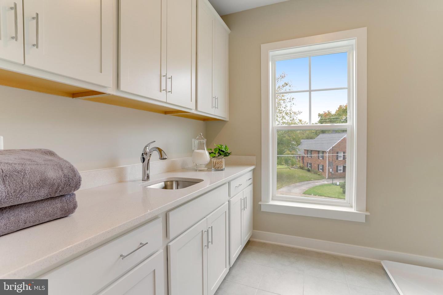 806 MEADOW LN SW, VIENNA, Virginia 22180, 4 Bedrooms Bedrooms, ,4 BathroomsBathrooms,Residential,For sale,806 MEADOW LN SW,VAFX2244278 MLS # VAFX2244278