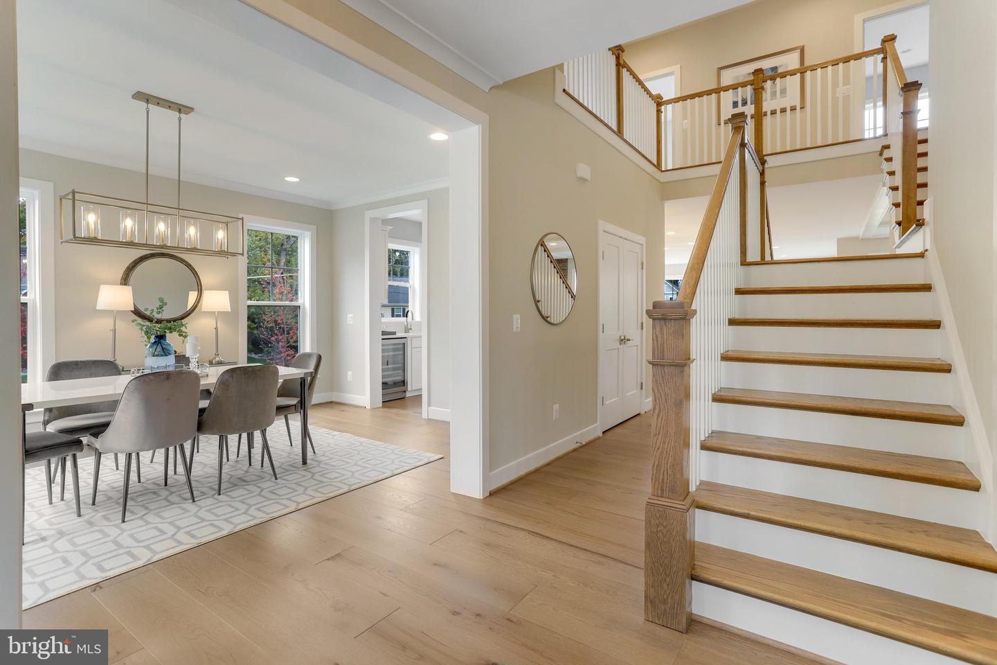 806 MEADOW LN SW, VIENNA, Virginia 22180, 4 Bedrooms Bedrooms, ,4 BathroomsBathrooms,Residential,For sale,806 MEADOW LN SW,VAFX2244278 MLS # VAFX2244278
