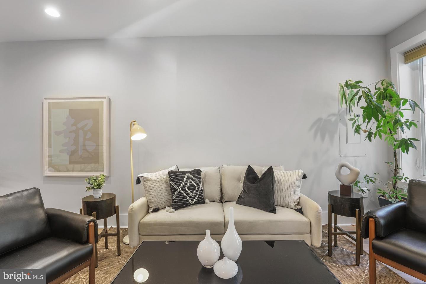 113 U ST NE #1, WASHINGTON, District Of Columbia 20002, 2 Bedrooms Bedrooms, ,2 BathroomsBathrooms,Residential,For sale,113 U ST NE #1,DCDC2203740 MLS # DCDC2203740