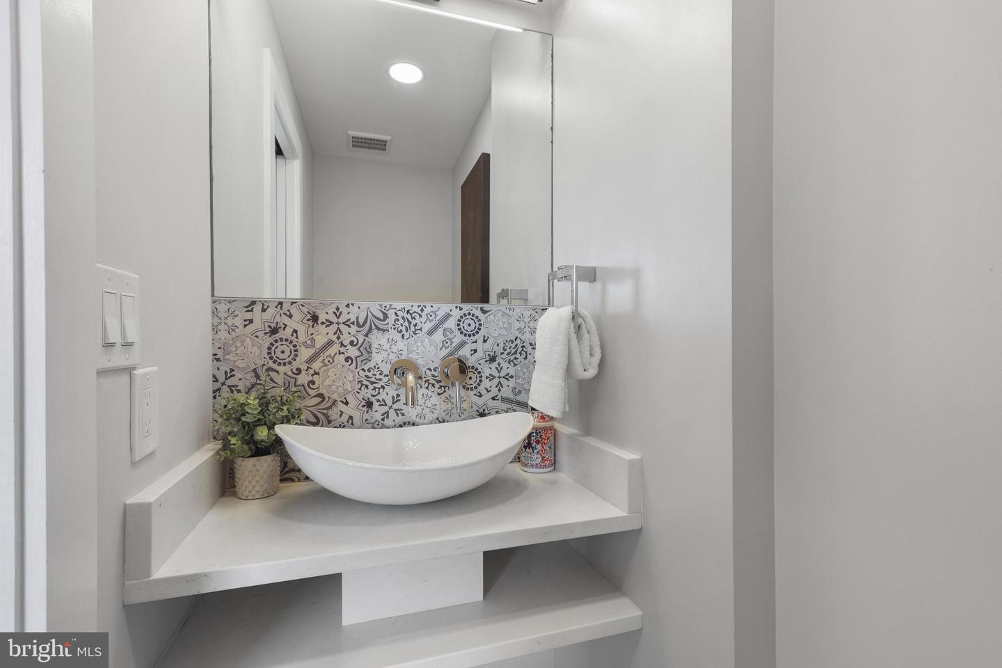 113 U ST NE #1, WASHINGTON, District Of Columbia 20002, 2 Bedrooms Bedrooms, ,2 BathroomsBathrooms,Residential,For sale,113 U ST NE #1,DCDC2203740 MLS # DCDC2203740