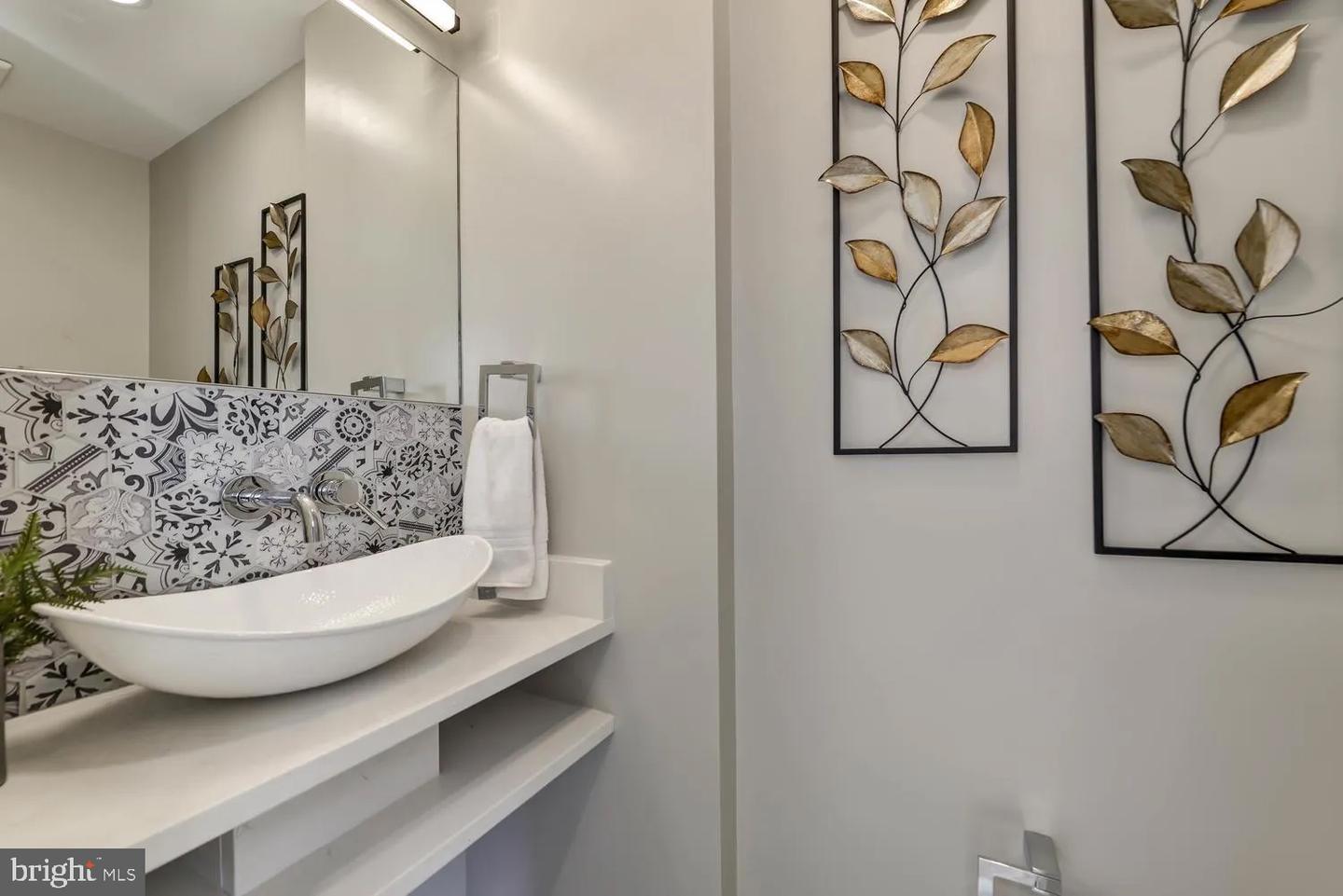 113 U ST NE #1, WASHINGTON, District Of Columbia 20002, 2 Bedrooms Bedrooms, ,2 BathroomsBathrooms,Residential,For sale,113 U ST NE #1,DCDC2203740 MLS # DCDC2203740