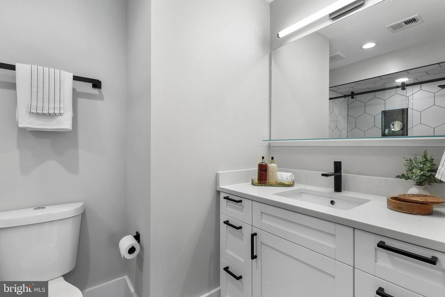 113 U ST NE #1, WASHINGTON, District Of Columbia 20002, 2 Bedrooms Bedrooms, ,2 BathroomsBathrooms,Residential,For sale,113 U ST NE #1,DCDC2203740 MLS # DCDC2203740