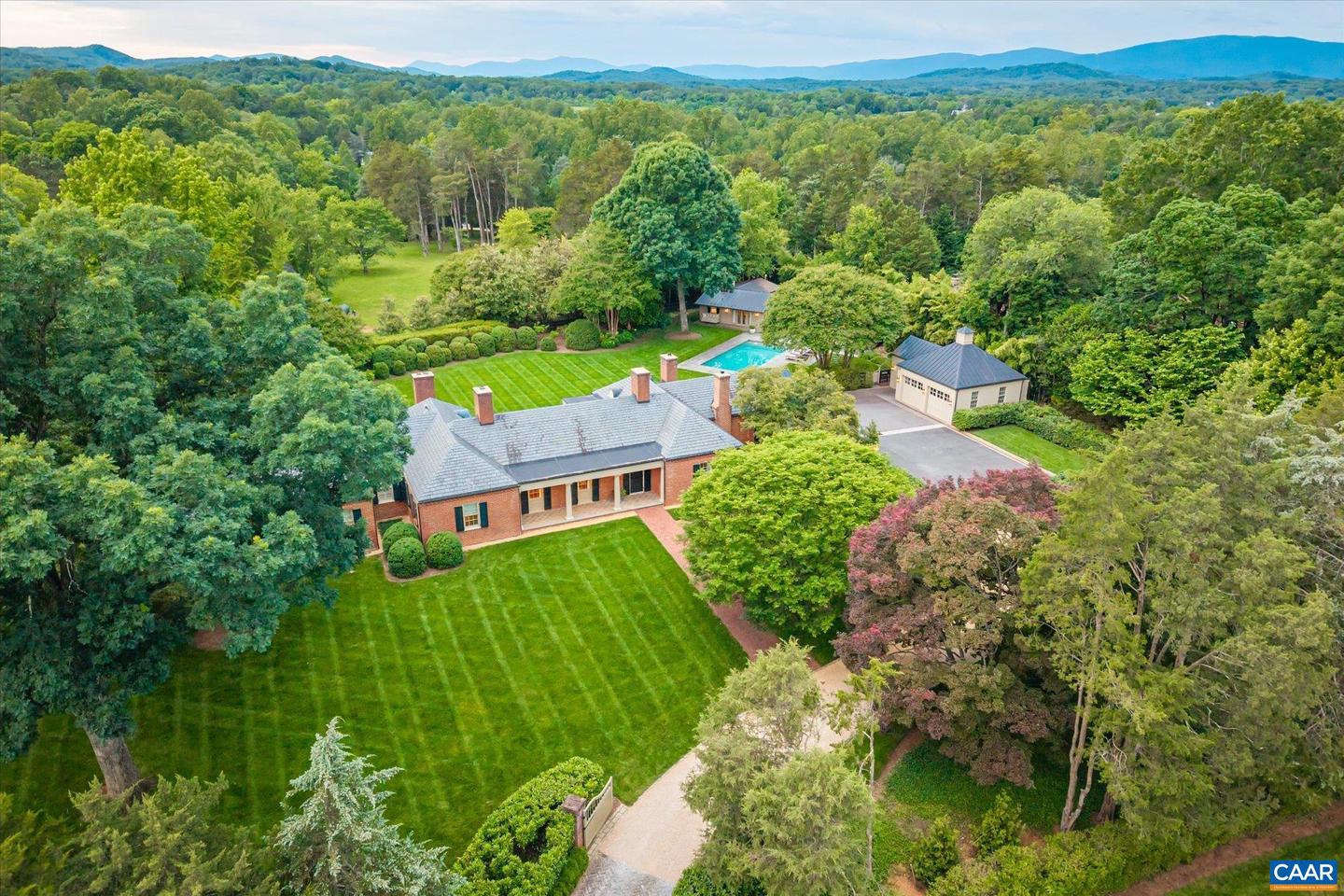2215 BLUE RIDGE LN, CHARLOTTESVILLE, Virginia 22901, 4 Bedrooms Bedrooms, ,3 BathroomsBathrooms,Residential,For sale,2215 BLUE RIDGE LN,665286 MLS # 665286