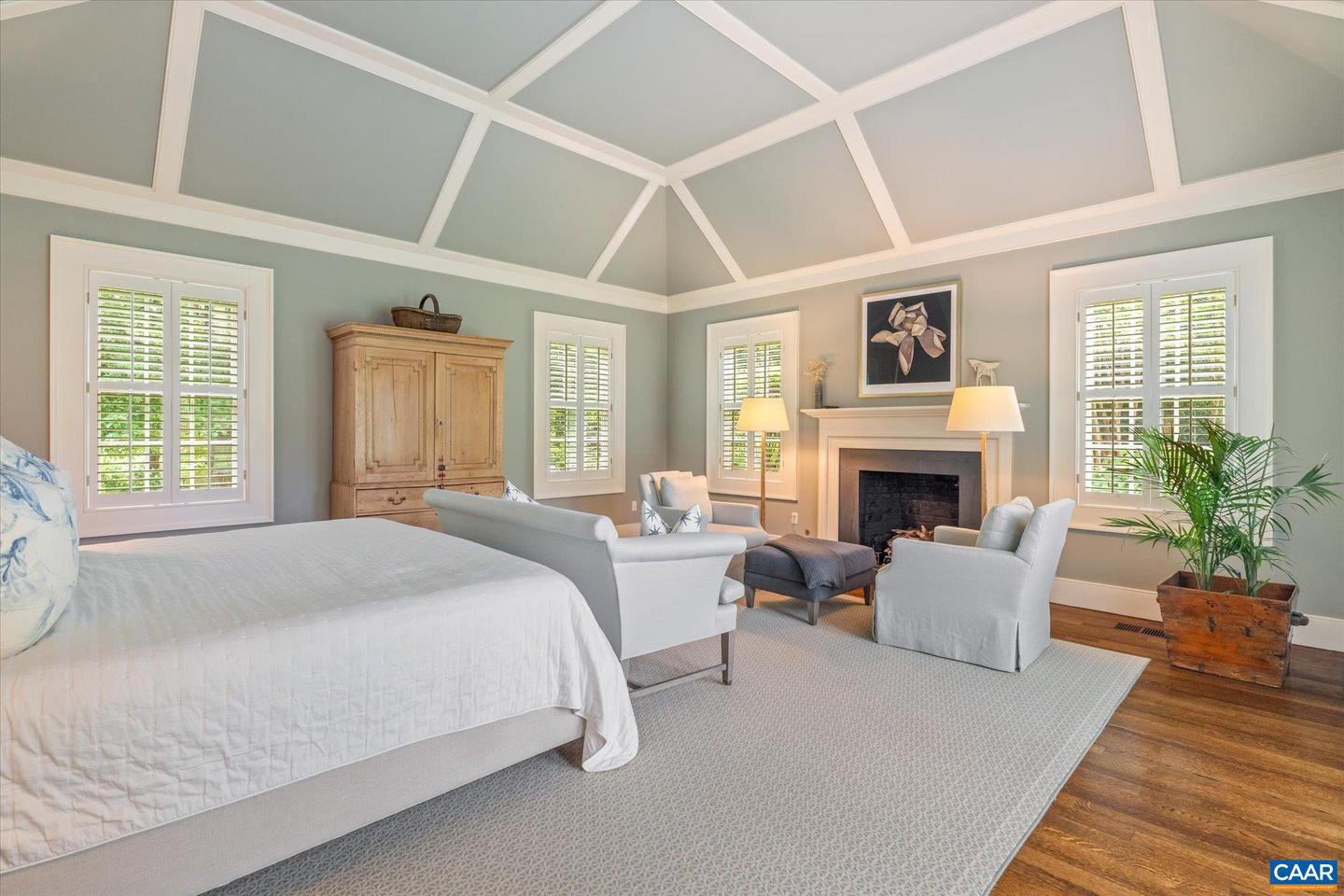 2215 BLUE RIDGE LN, CHARLOTTESVILLE, Virginia 22901, 4 Bedrooms Bedrooms, ,3 BathroomsBathrooms,Residential,For sale,2215 BLUE RIDGE LN,665286 MLS # 665286
