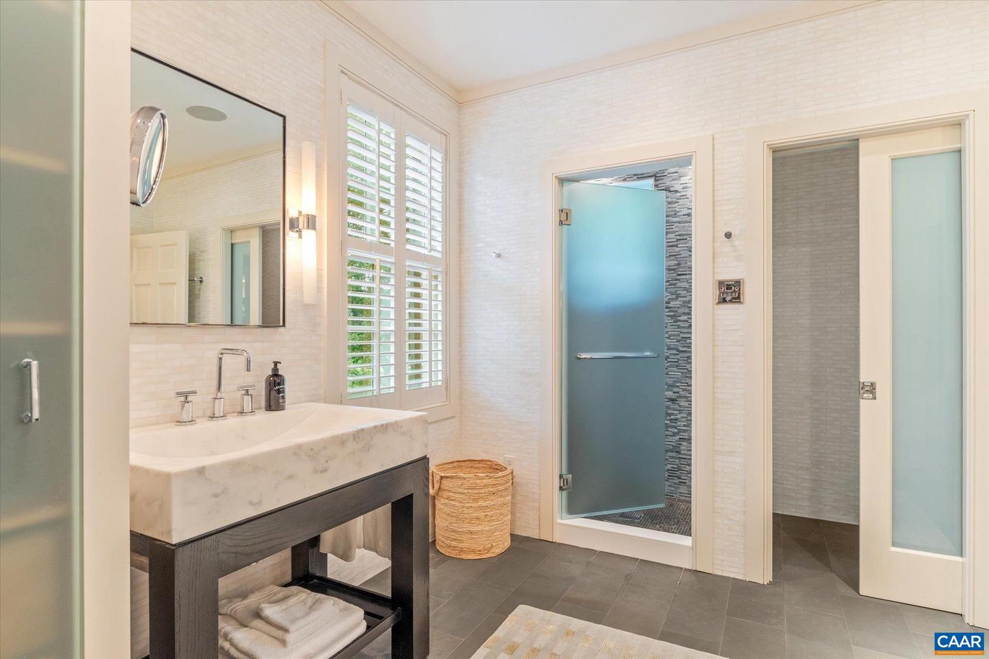 2215 BLUE RIDGE LN, CHARLOTTESVILLE, Virginia 22901, 4 Bedrooms Bedrooms, ,3 BathroomsBathrooms,Residential,For sale,2215 BLUE RIDGE LN,665286 MLS # 665286