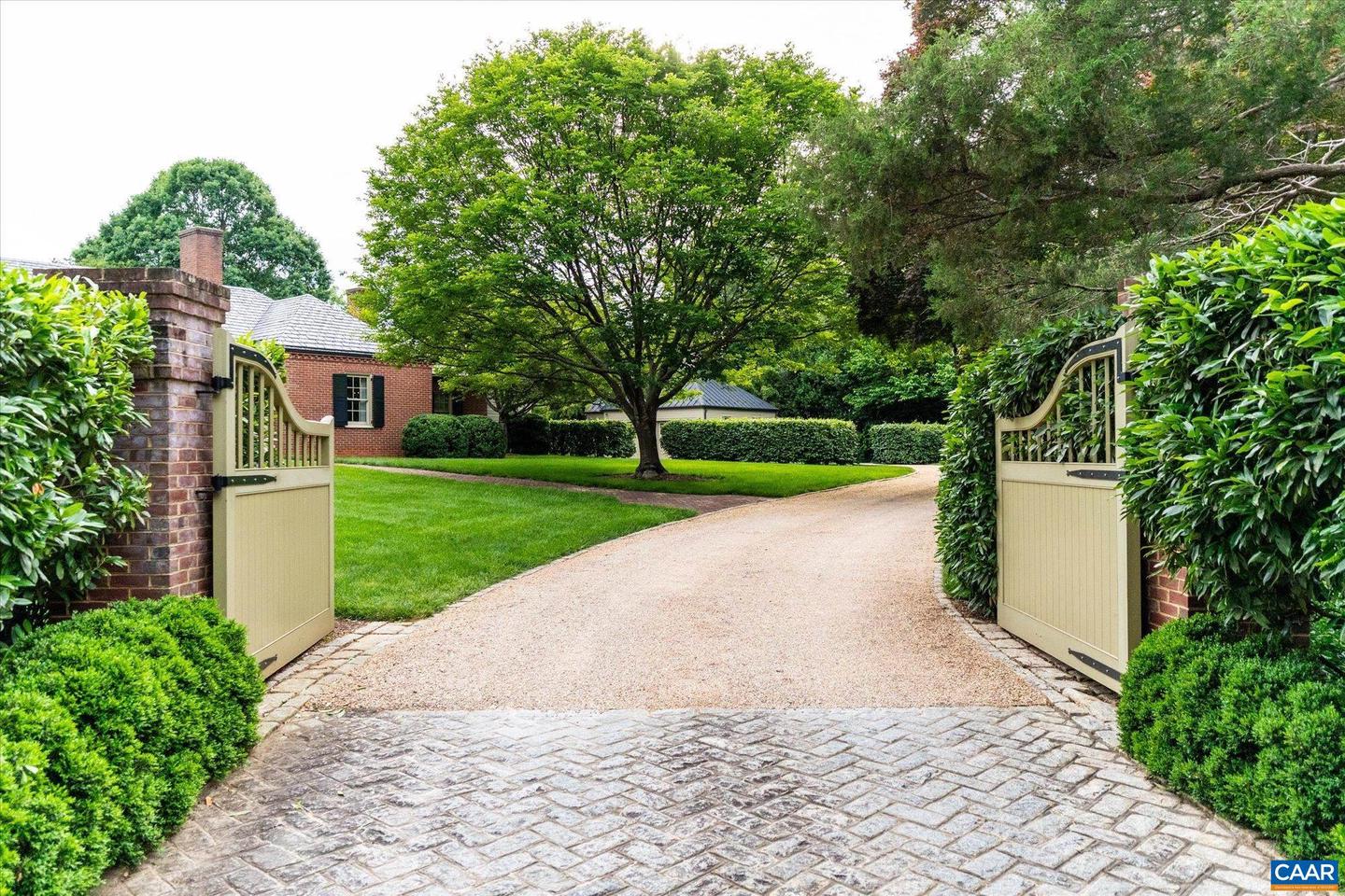 2215 BLUE RIDGE LN, CHARLOTTESVILLE, Virginia 22901, 4 Bedrooms Bedrooms, ,3 BathroomsBathrooms,Residential,For sale,2215 BLUE RIDGE LN,665286 MLS # 665286
