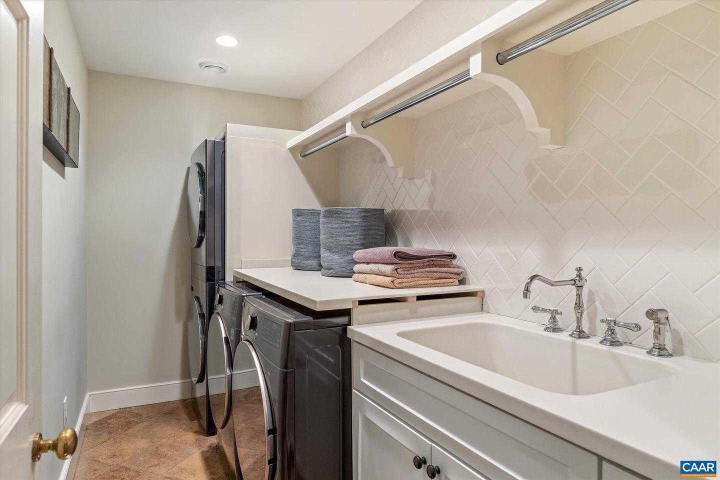 2215 BLUE RIDGE LN, CHARLOTTESVILLE, Virginia 22901, 4 Bedrooms Bedrooms, ,3 BathroomsBathrooms,Residential,For sale,2215 BLUE RIDGE LN,665286 MLS # 665286