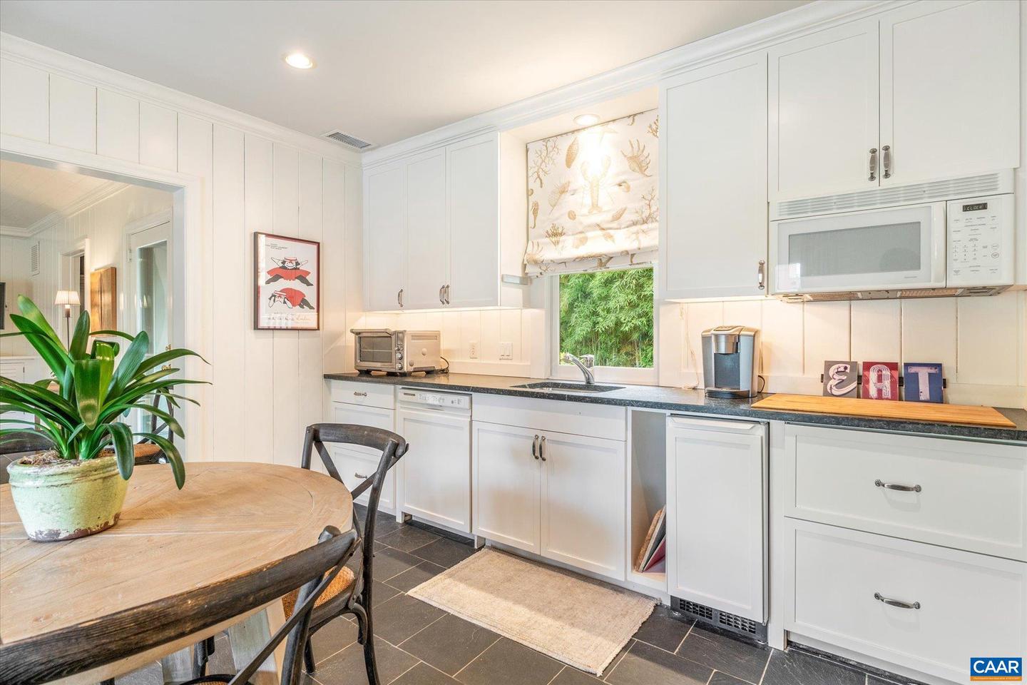 2215 BLUE RIDGE LN, CHARLOTTESVILLE, Virginia 22901, 4 Bedrooms Bedrooms, ,3 BathroomsBathrooms,Residential,For sale,2215 BLUE RIDGE LN,665286 MLS # 665286