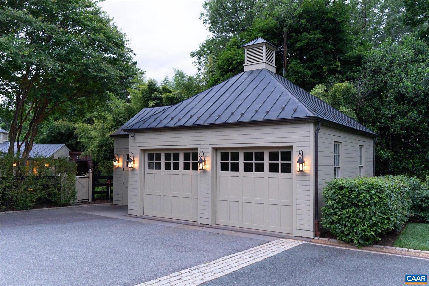 2215 BLUE RIDGE LN, CHARLOTTESVILLE, Virginia 22901, 4 Bedrooms Bedrooms, ,3 BathroomsBathrooms,Residential,For sale,2215 BLUE RIDGE LN,665286 MLS # 665286