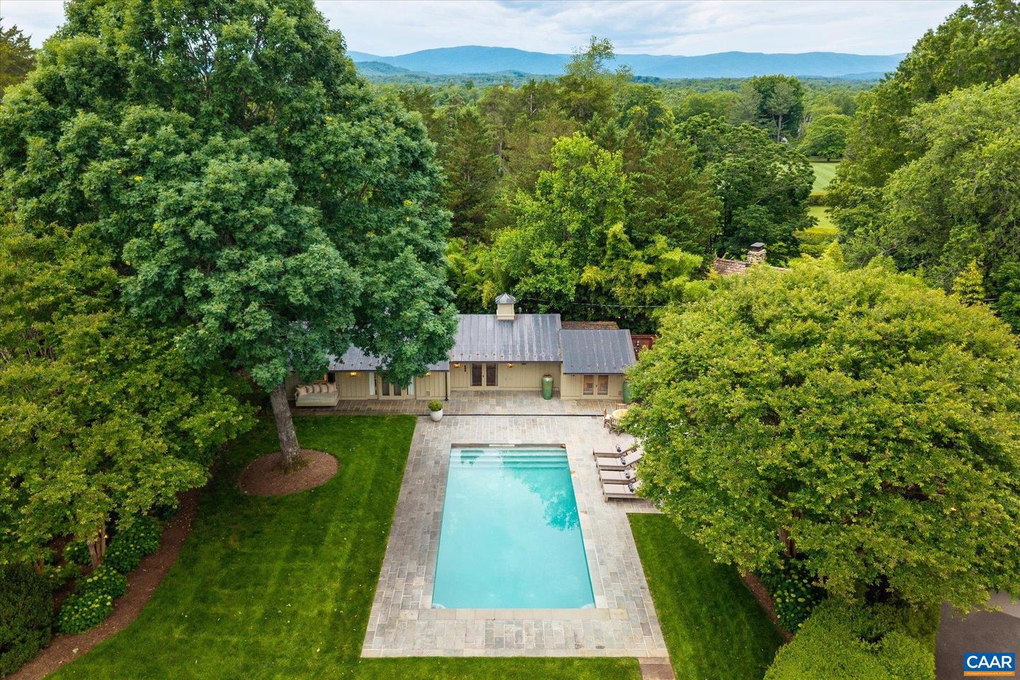 2215 BLUE RIDGE LN, CHARLOTTESVILLE, Virginia 22901, 4 Bedrooms Bedrooms, ,3 BathroomsBathrooms,Residential,For sale,2215 BLUE RIDGE LN,665286 MLS # 665286