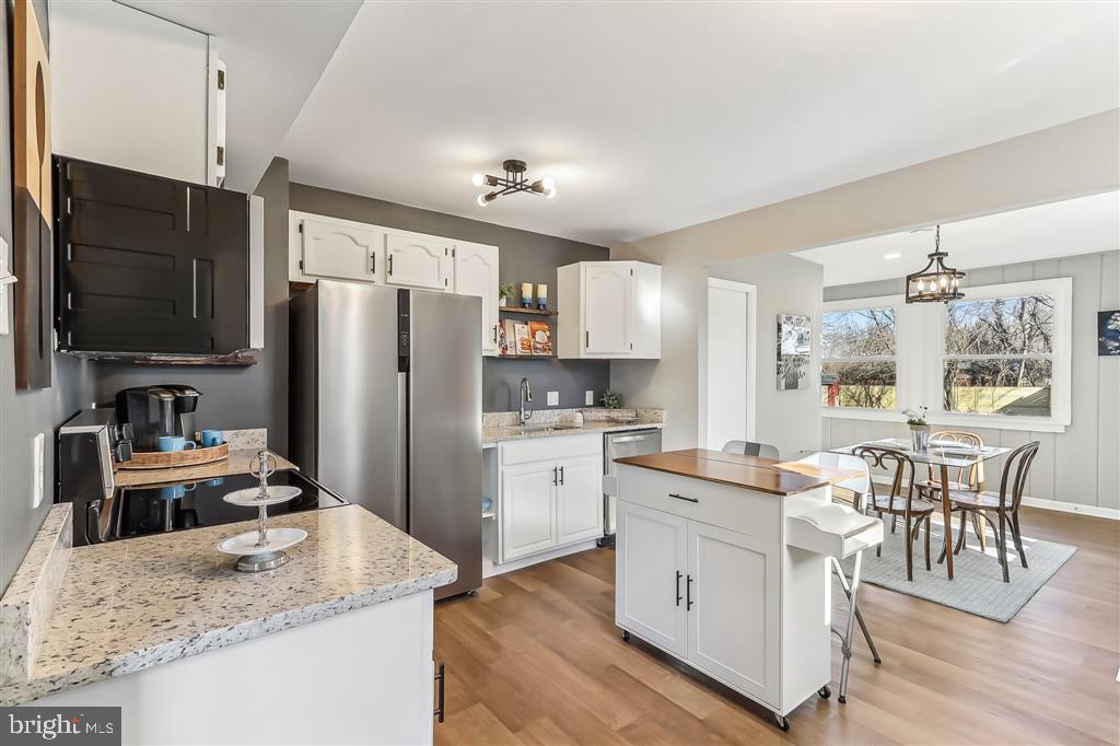 3141 CHEPSTOW LN, FALLS CHURCH, Virginia 22042, 4 Bedrooms Bedrooms, ,3 BathroomsBathrooms,Residential,For sale,3141 CHEPSTOW LN,VAFX2245018 MLS # VAFX2245018