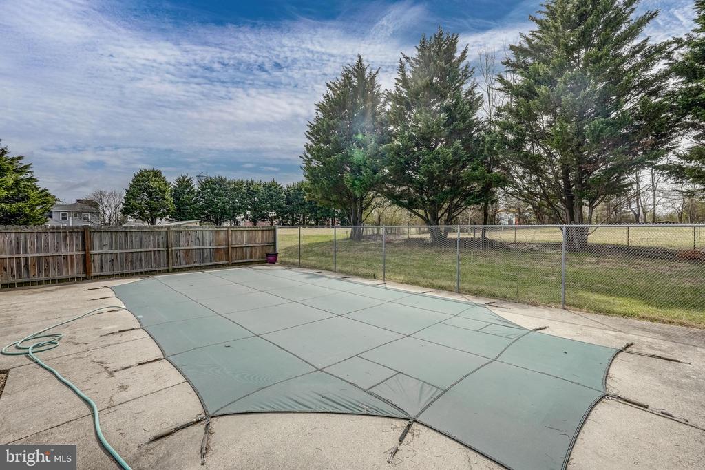 202 CUTLER AVE, LOUISA, Virginia 23093, 7 Bedrooms Bedrooms, ,4 BathroomsBathrooms,Residential,202 CUTLER AVE,VALA2007420 MLS # VALA2007420