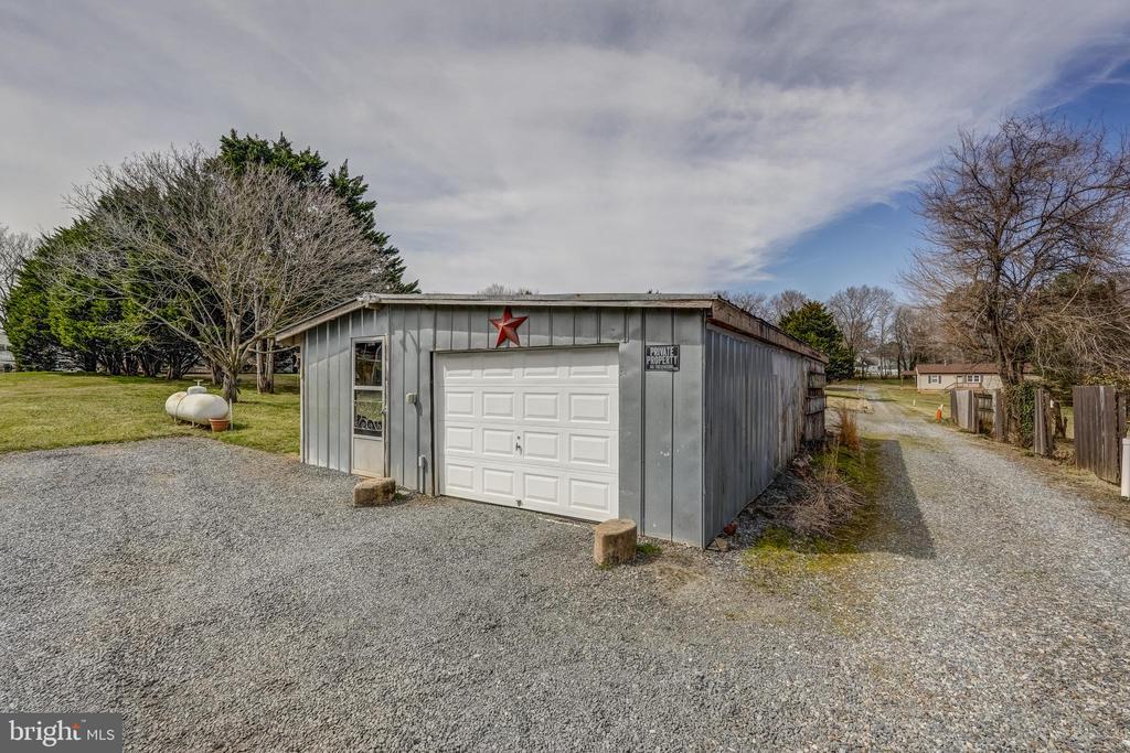 202 CUTLER AVE, LOUISA, Virginia 23093, 7 Bedrooms Bedrooms, ,4 BathroomsBathrooms,Residential,202 CUTLER AVE,VALA2007420 MLS # VALA2007420